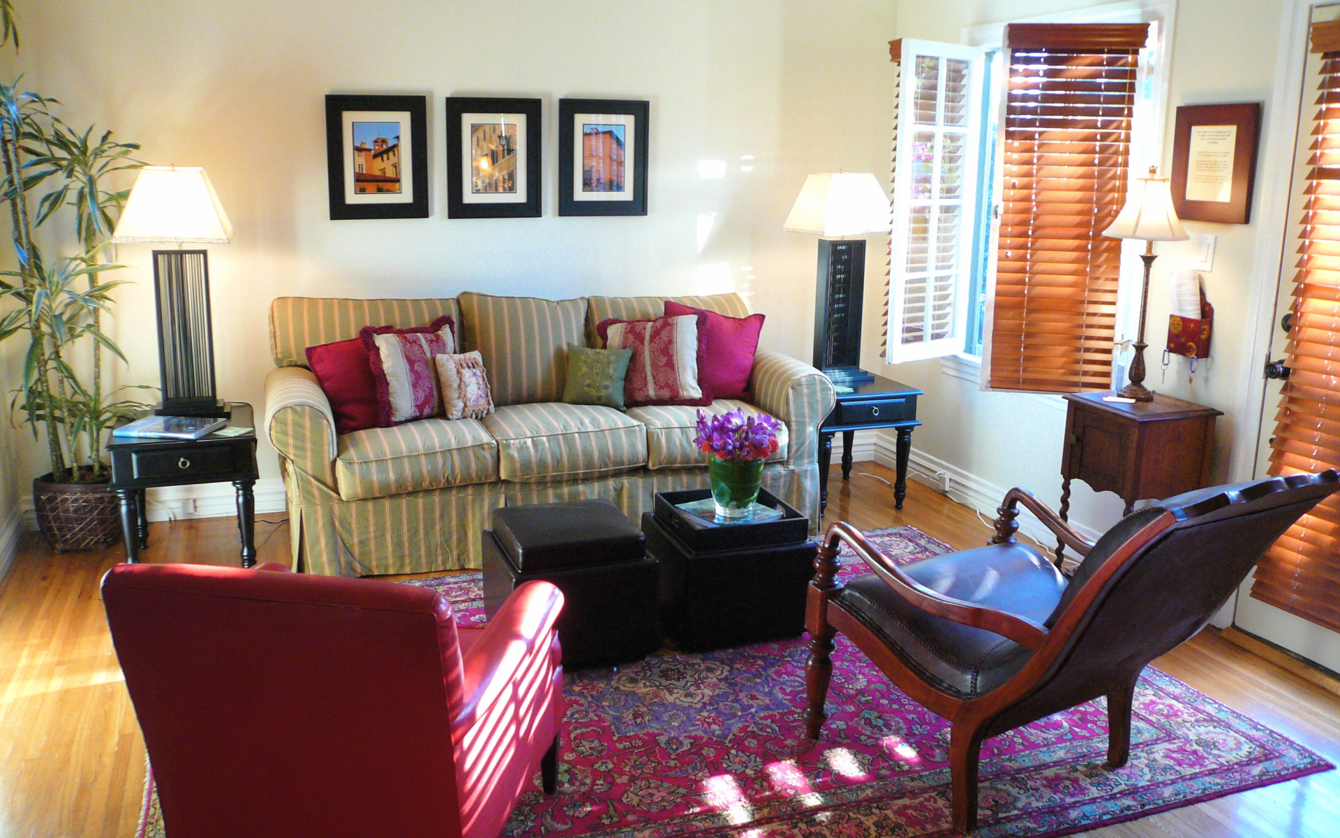 Небольшая уютная гостиная