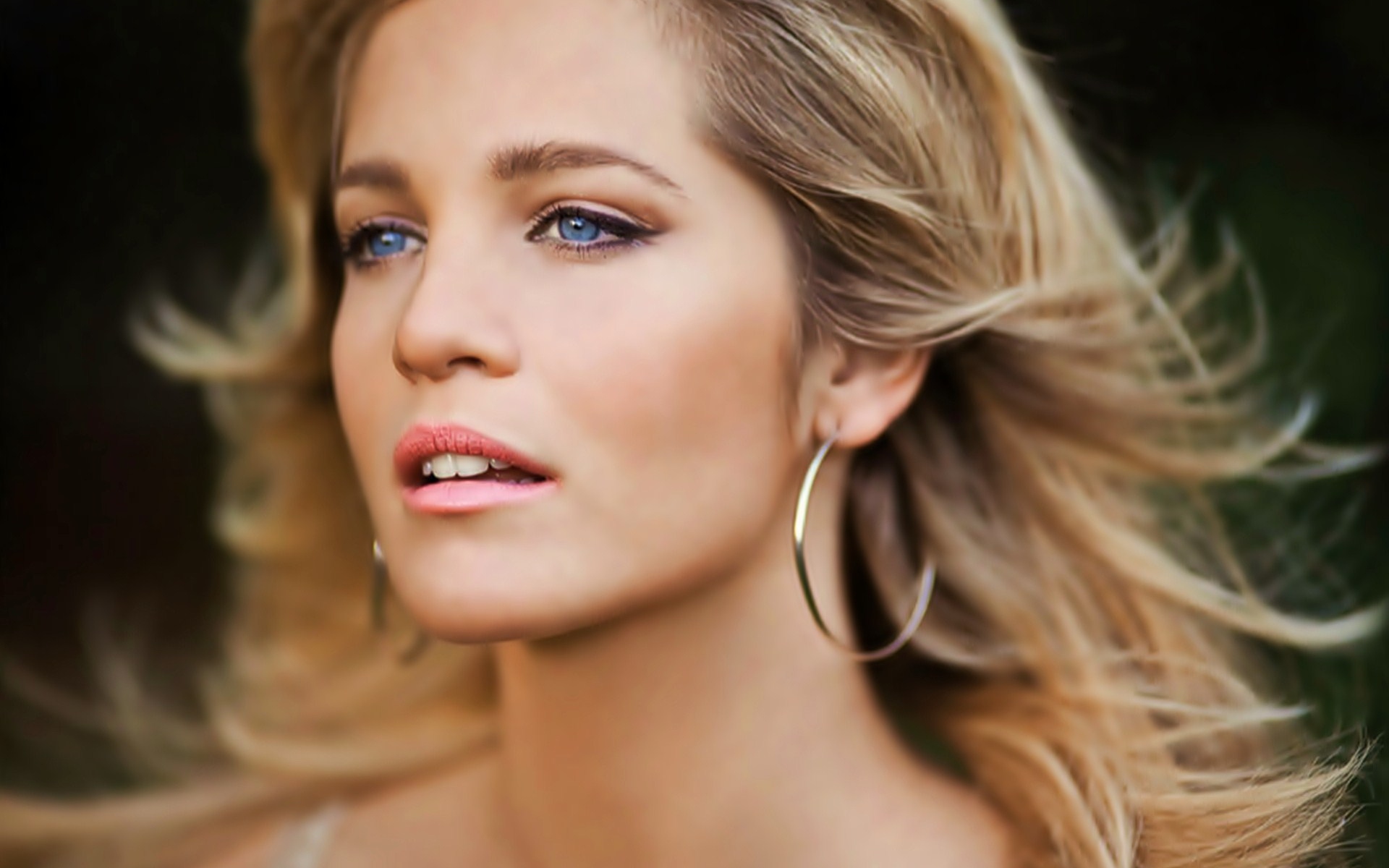 Голубоглазая модель Лиз Солари