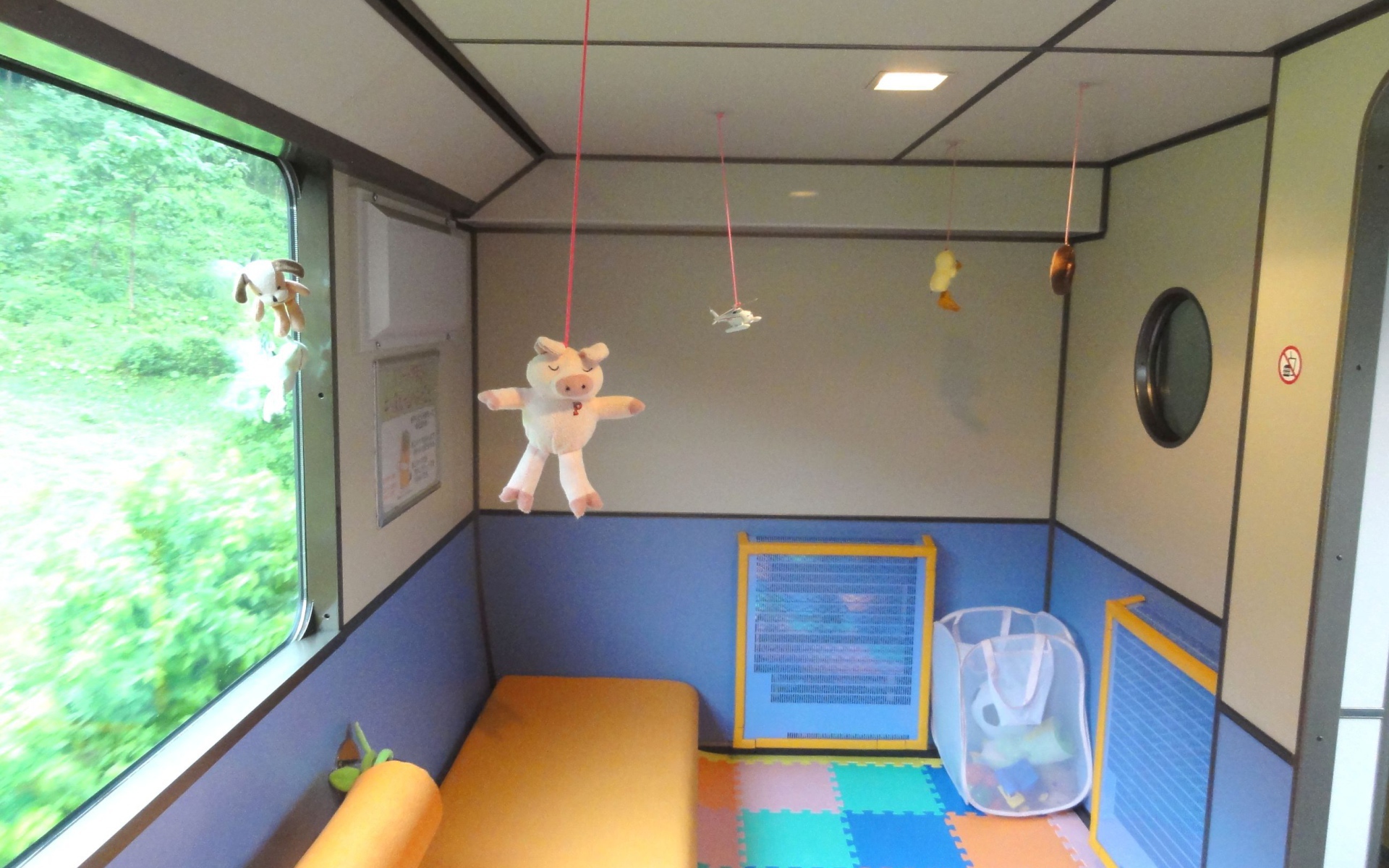 Детская комната на балконе