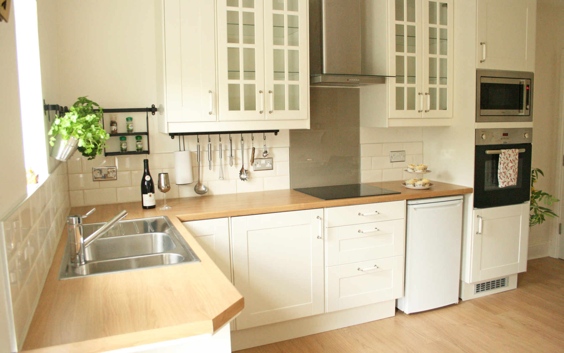 Кремовые тона в кухне