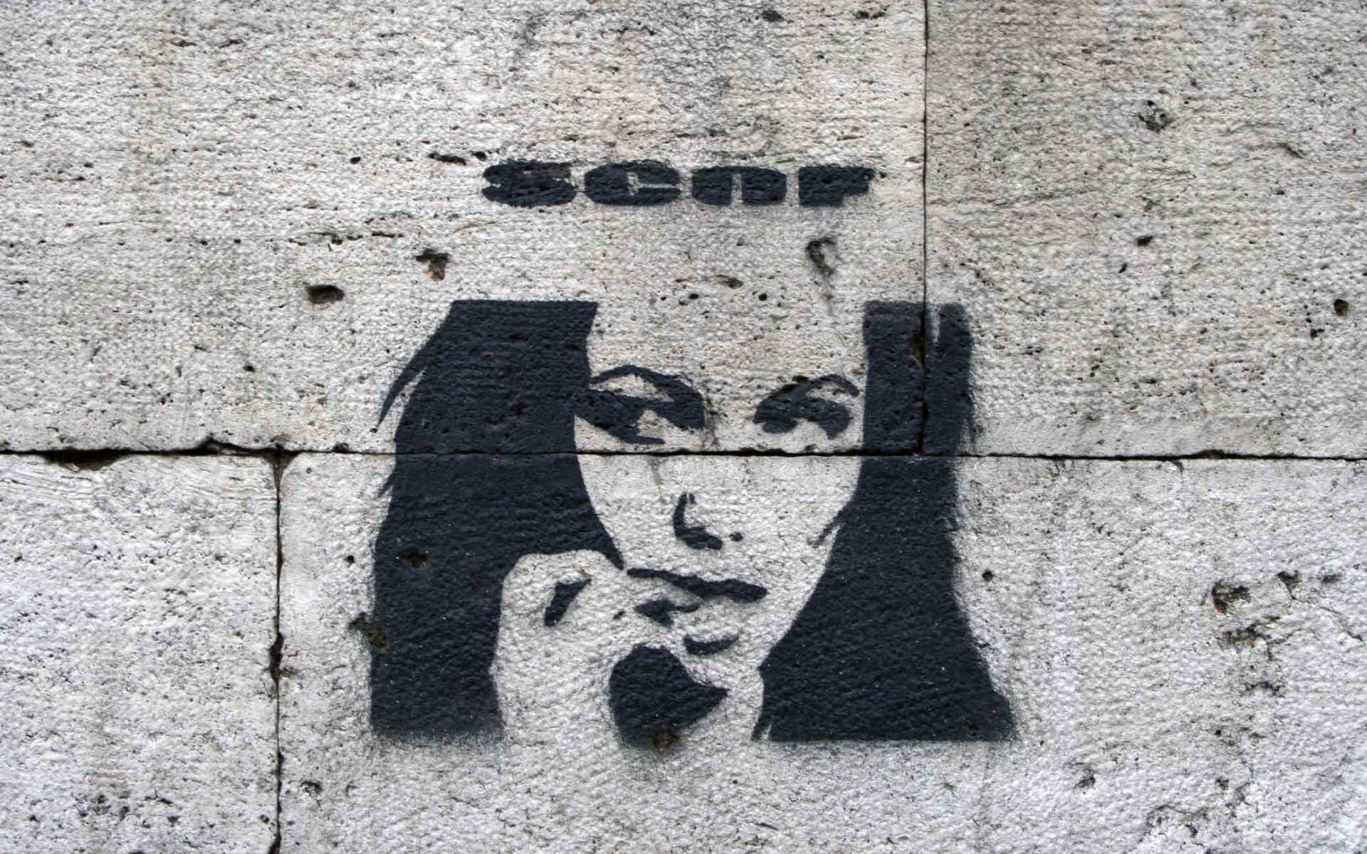 Рисунок девушки на стене