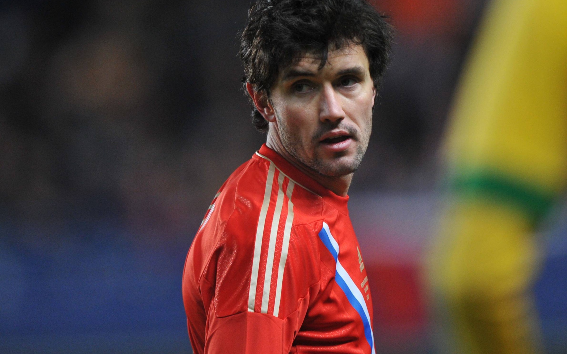 Полузащитник Динамо Юрий Жирков на поле