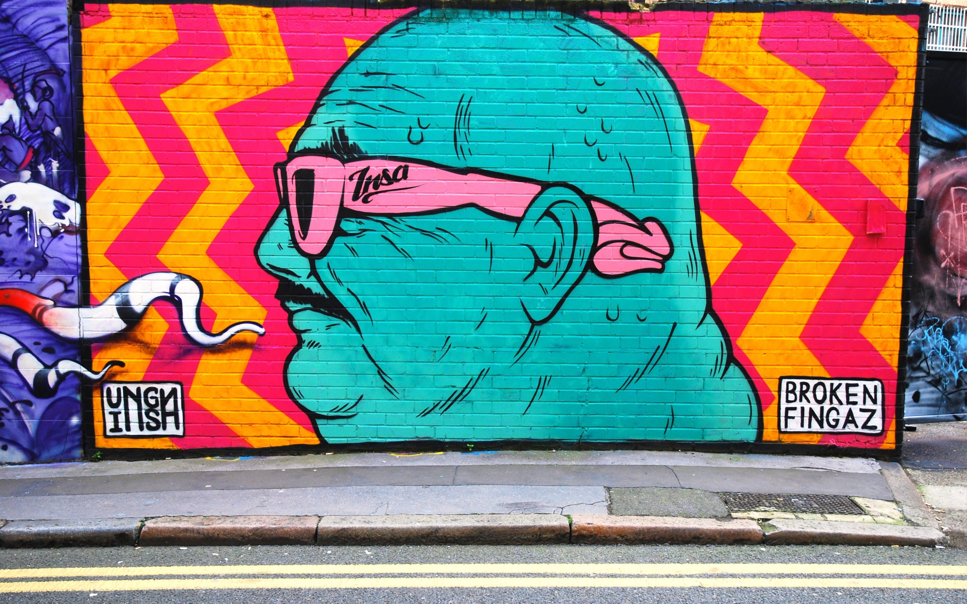 Граффити, синий человек в розовых очках