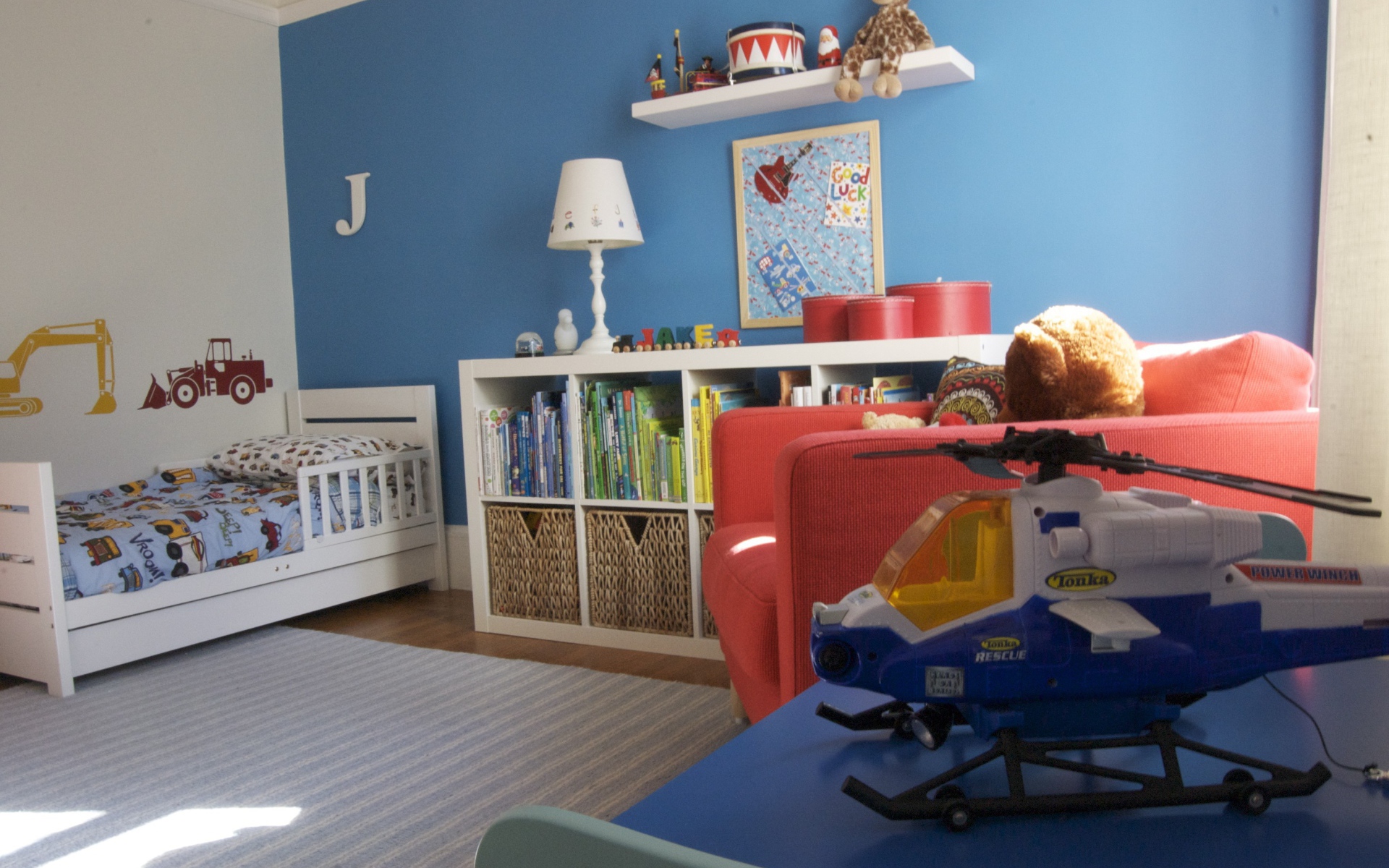 Вертолет в детской комнате