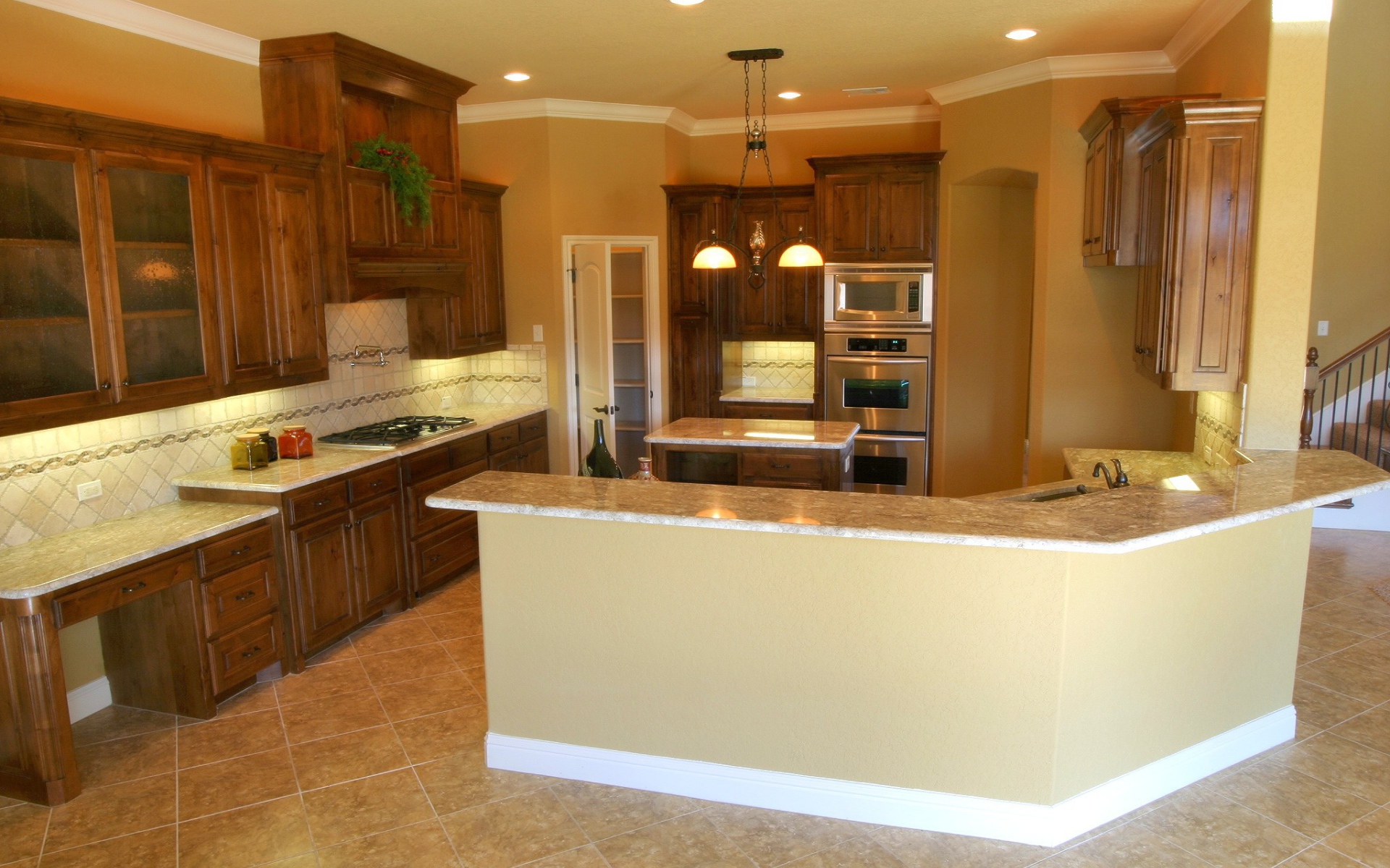 Кухня в большом доме