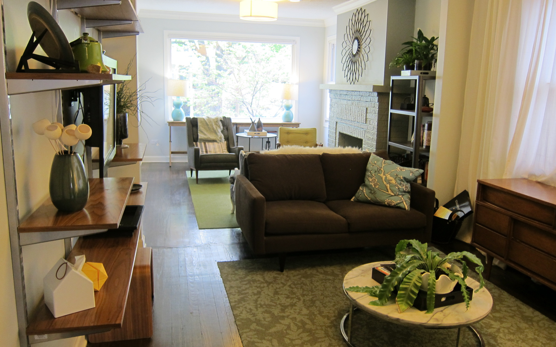 Узкая комната для гостиной