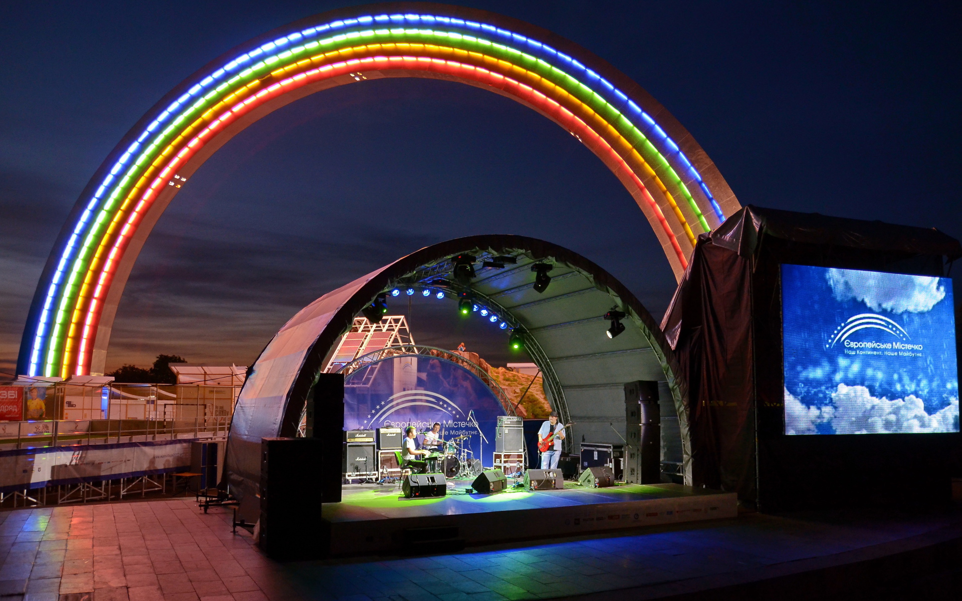 Арка Дружбы народов в Киеве