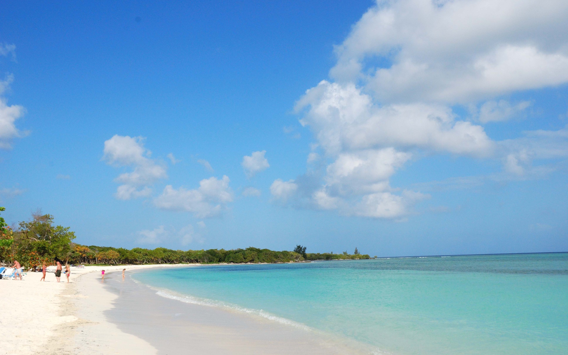 Отдых на пляже на курорте Кайо Энсеначос, Куба