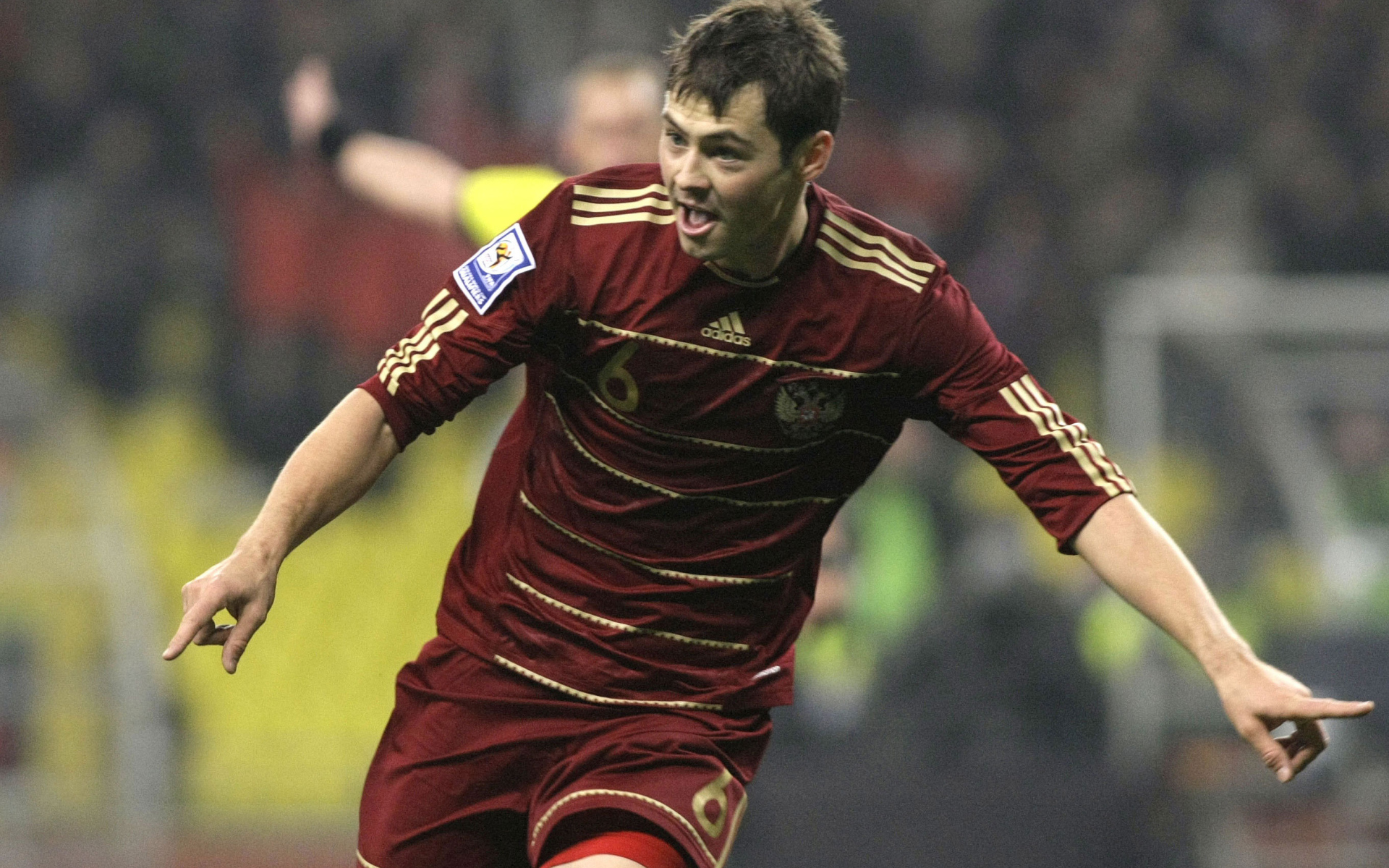 Игрок сборной России Динияр Билялетдинов на поле