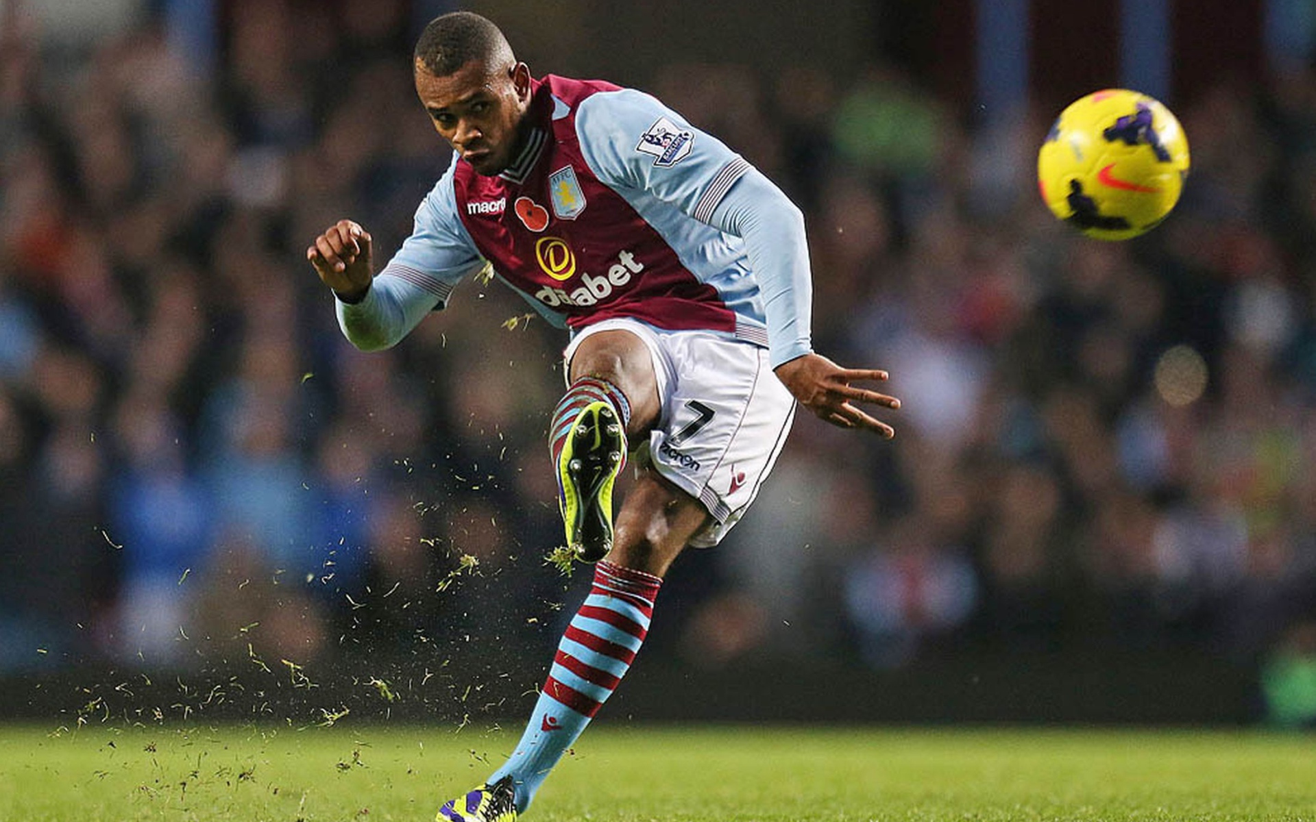 Известная футбольная команда Астон Вилла