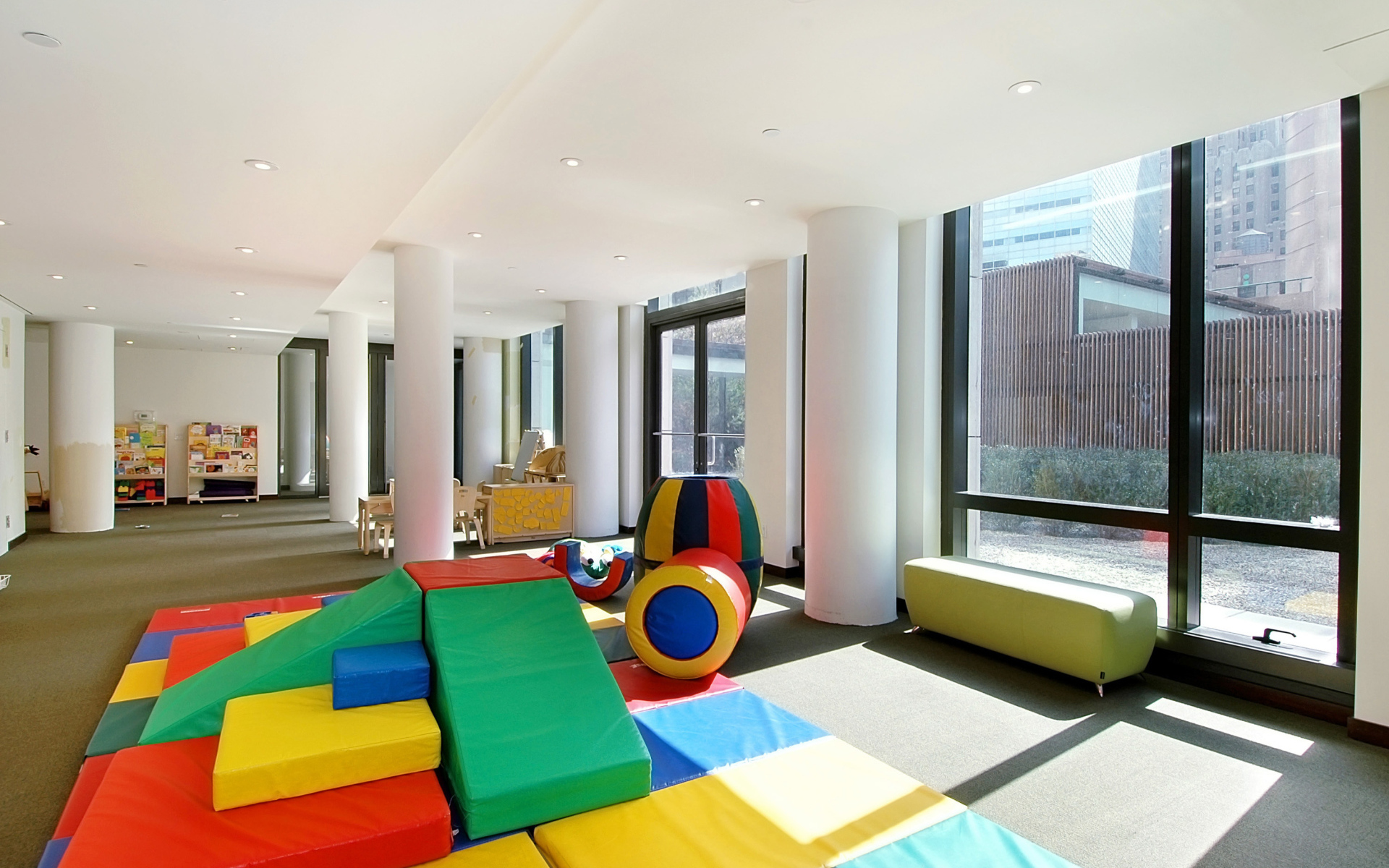 Просторная детская комната