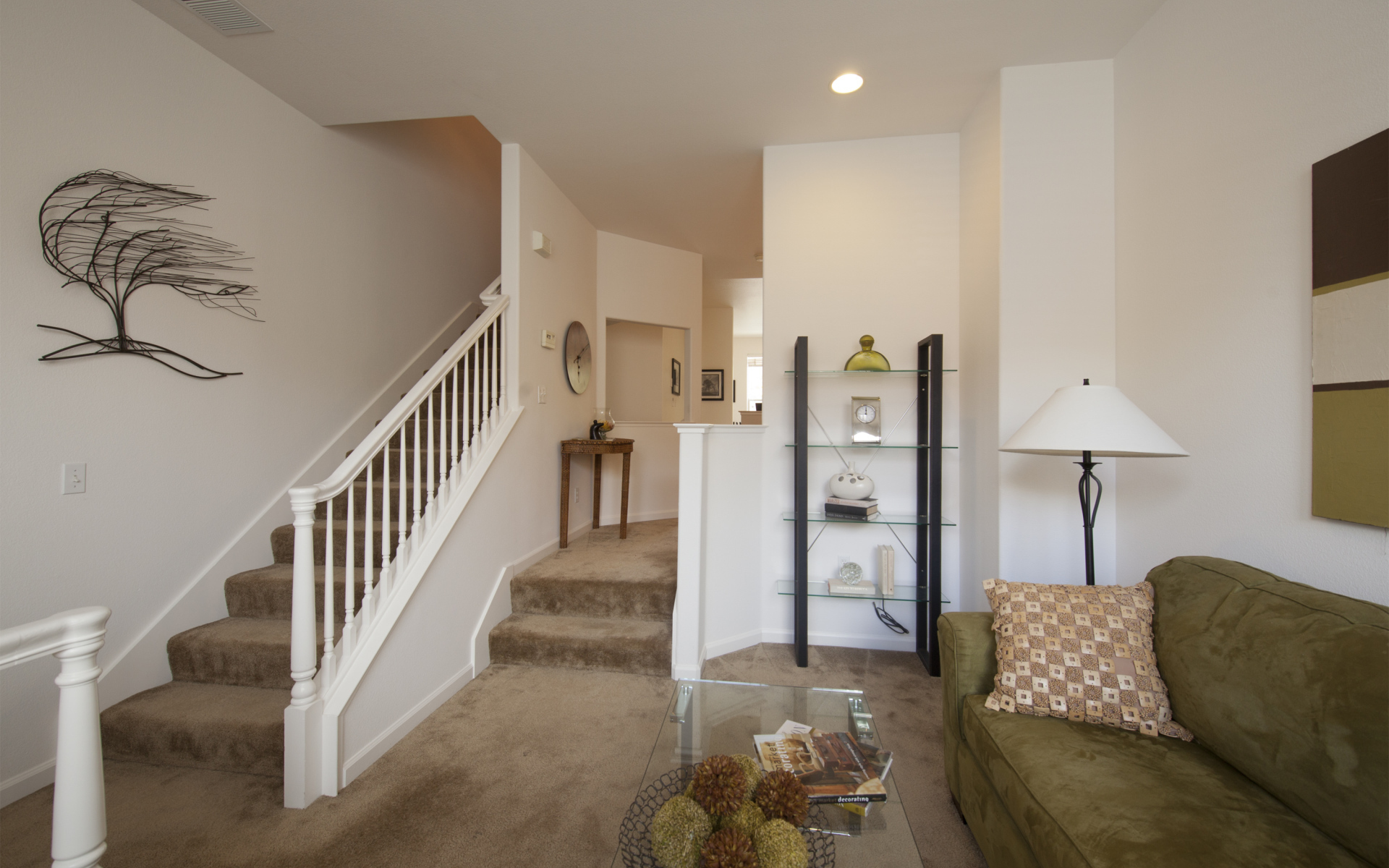 Белый тон гостиной