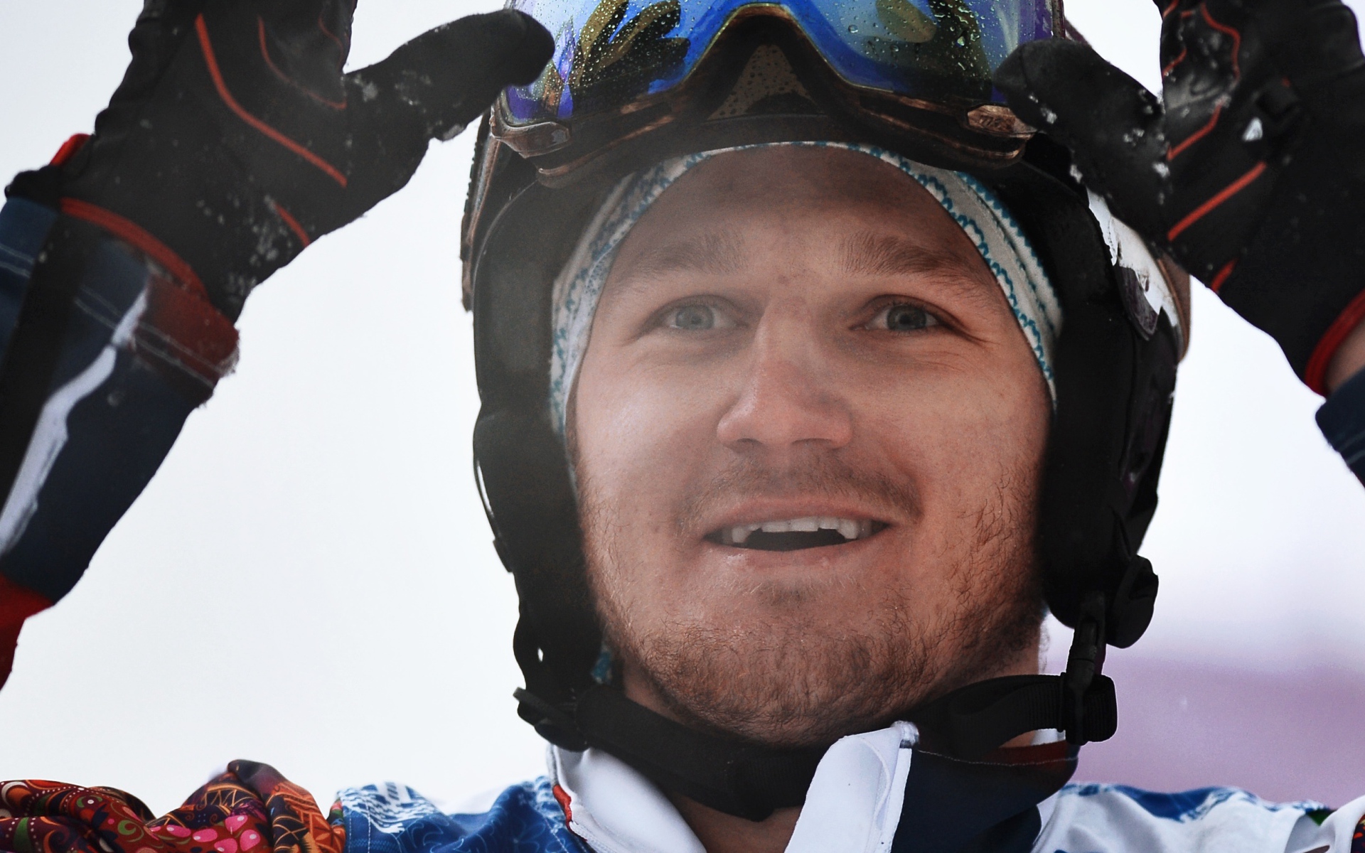 Обладатель серебряной медали в дисциплине сноуборд Николай Олюнин из России