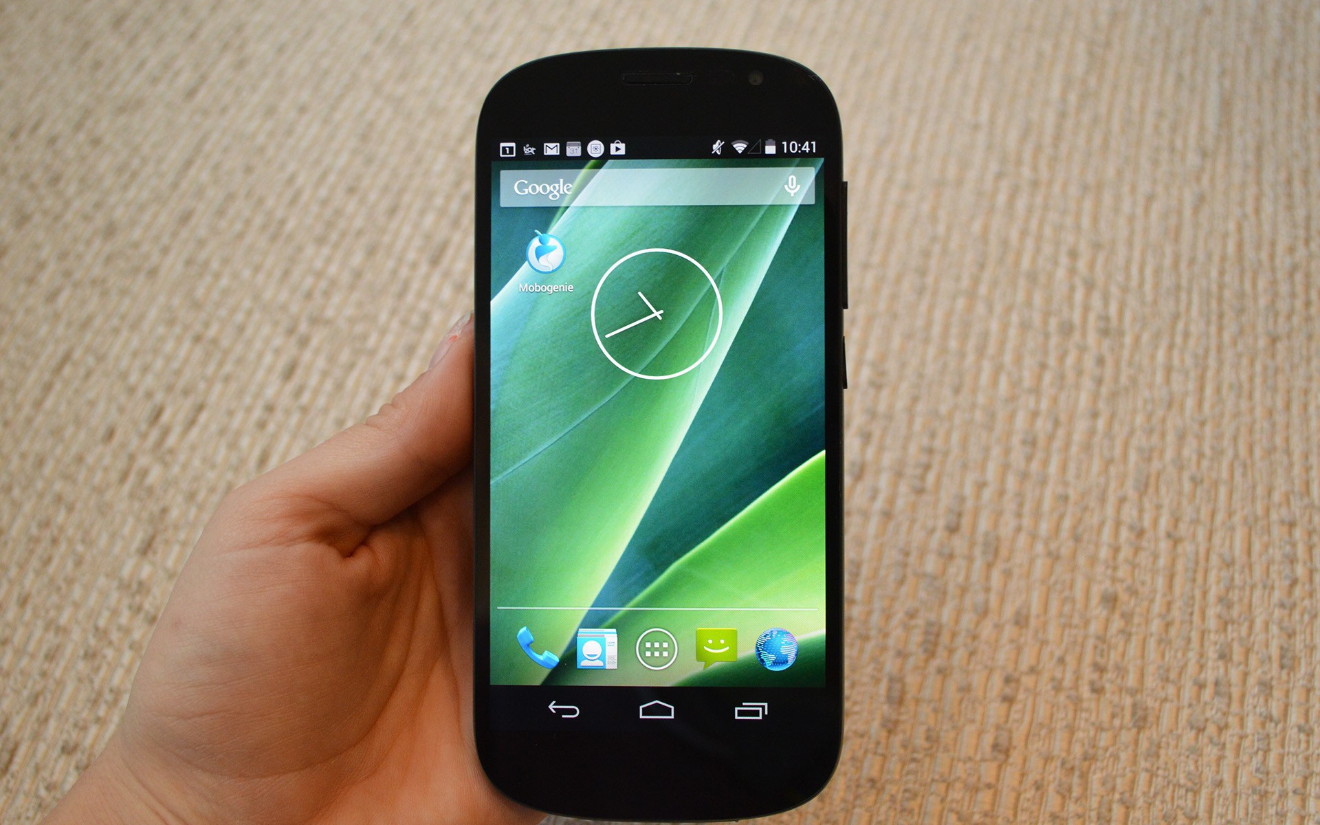 YotaPhone 2 с поиском от Гугл