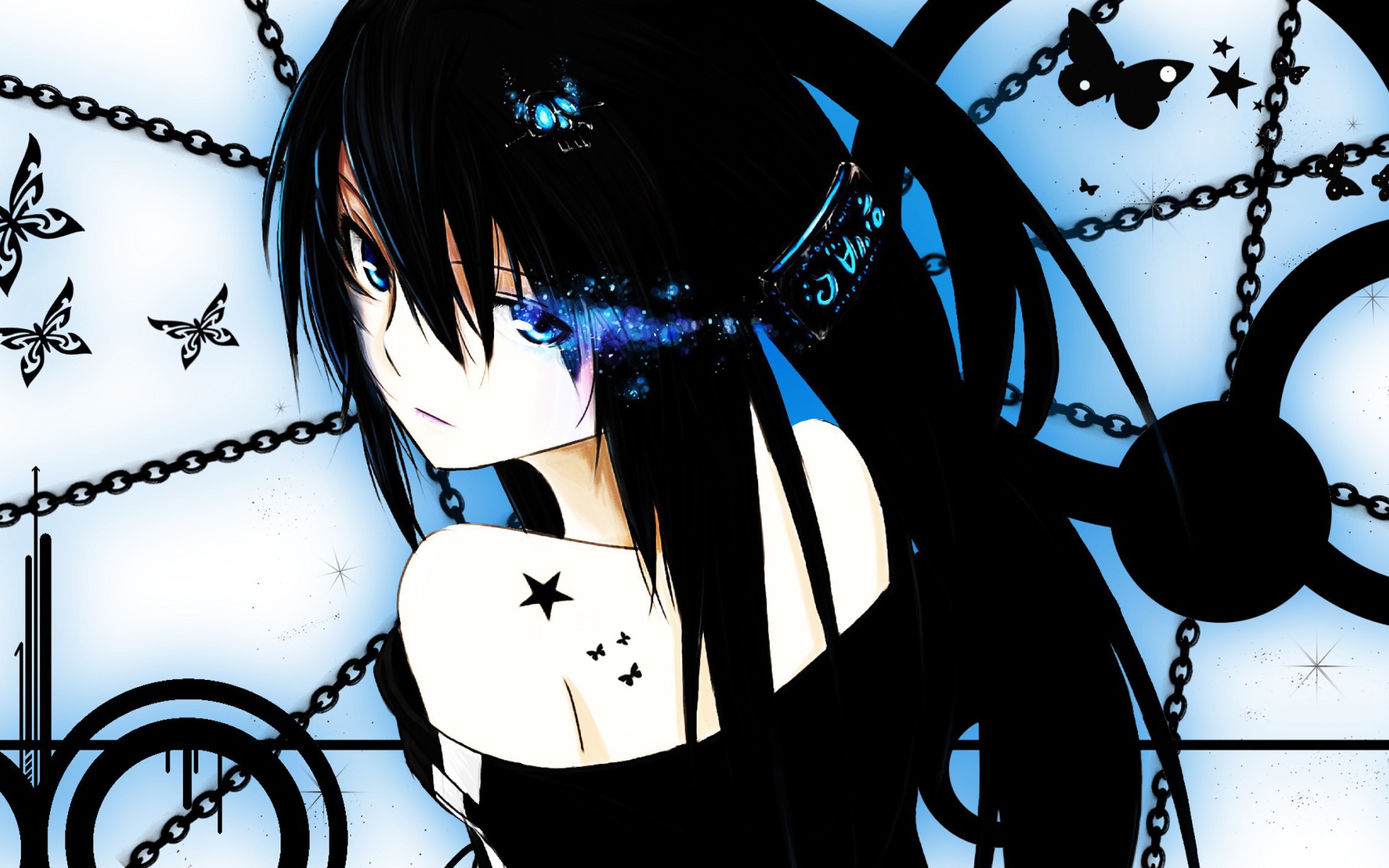 Черноволосая аниме девушка в цепях