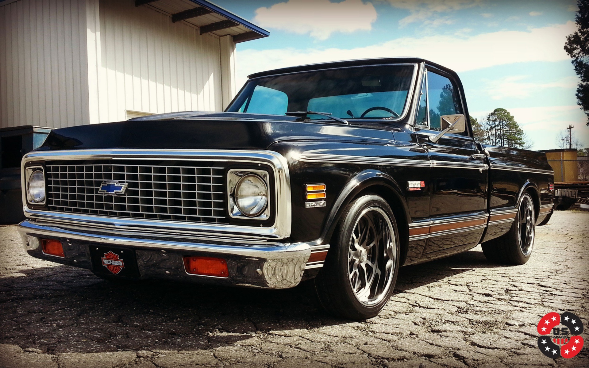 Блестящий пикап Chevrolet C-10