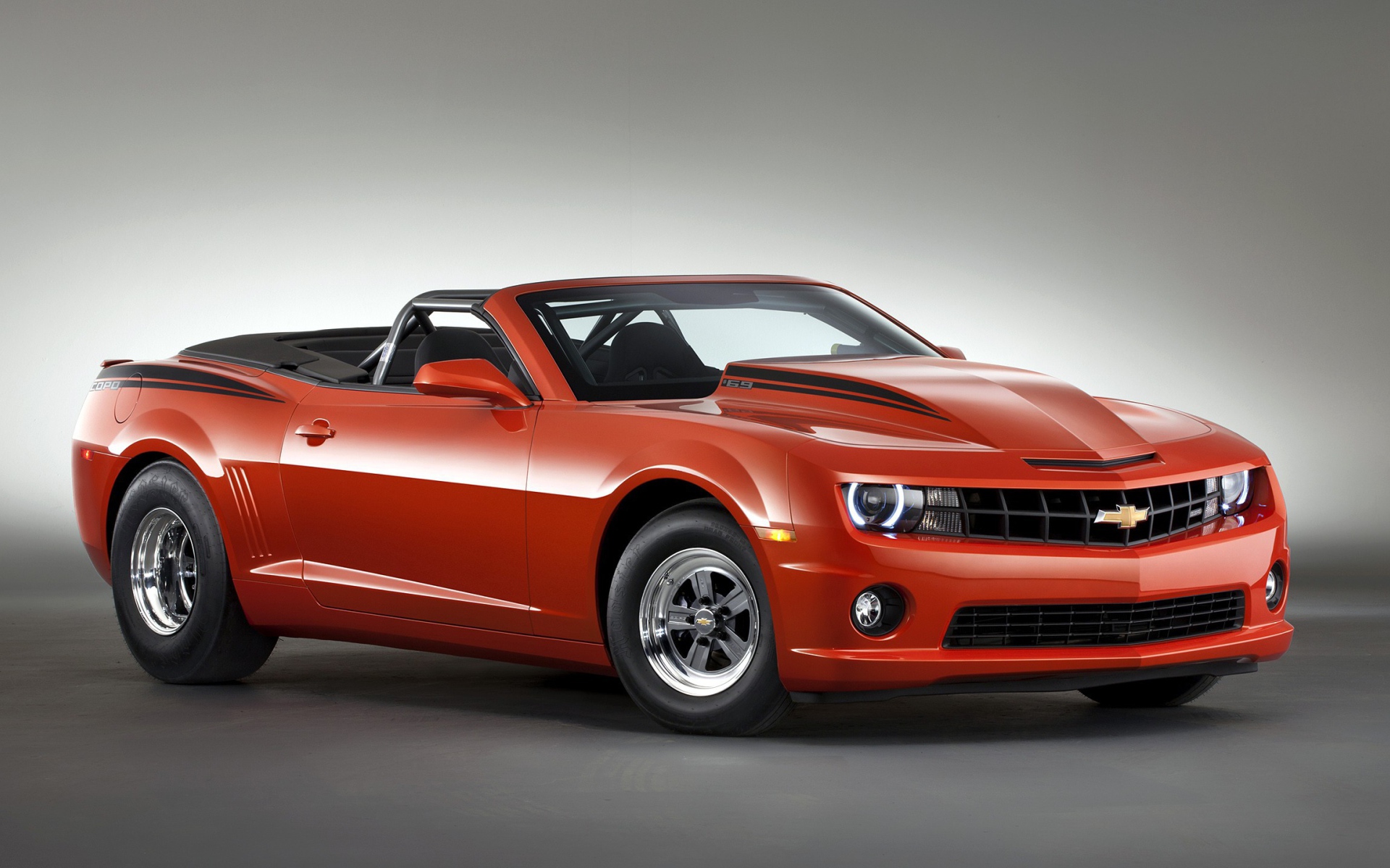 Красный Chevrolet COPO Camaro