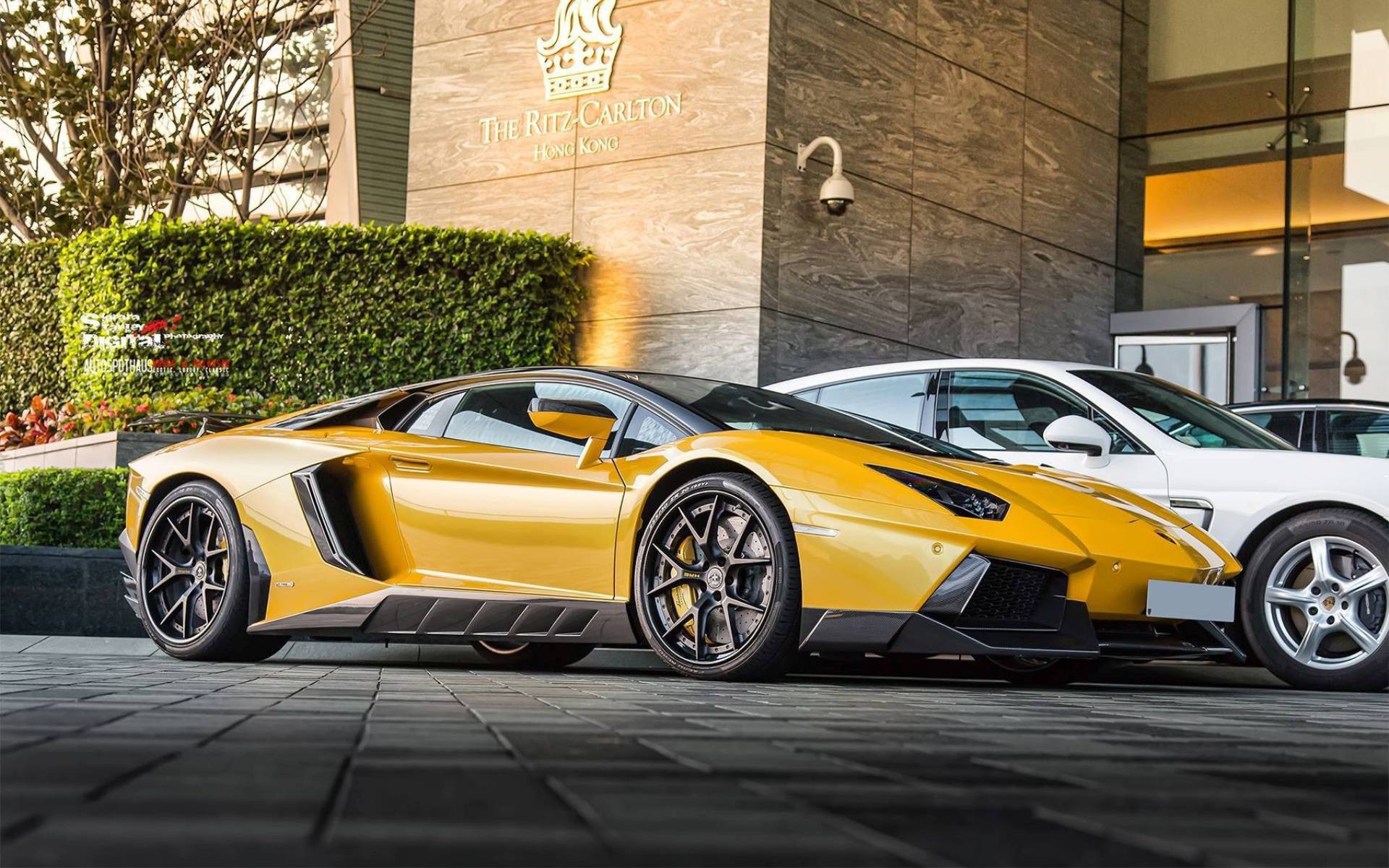 Автомобиль Novitec Torado Lamborghini Aventador NL2 на парковке