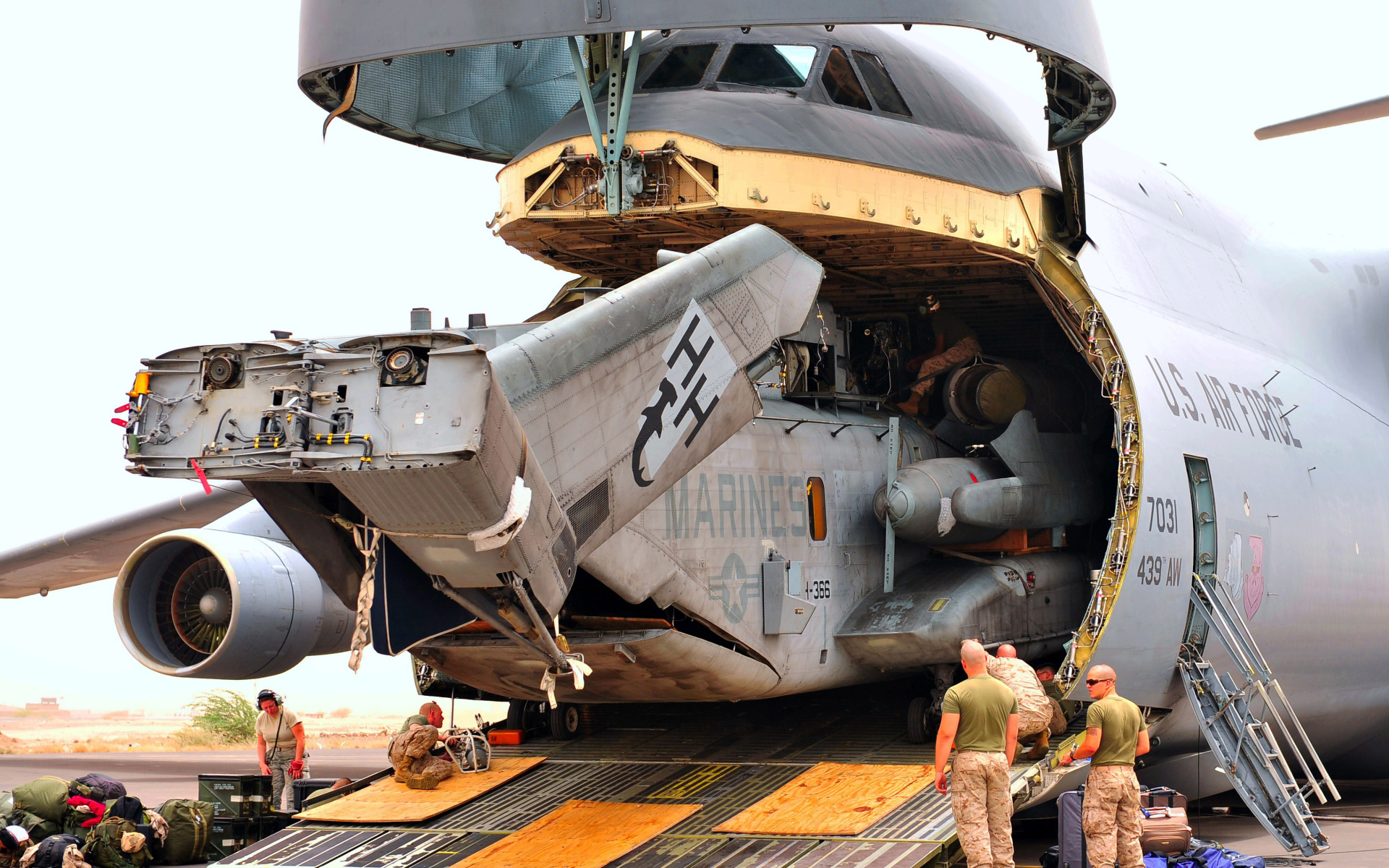 Погрузка самолета