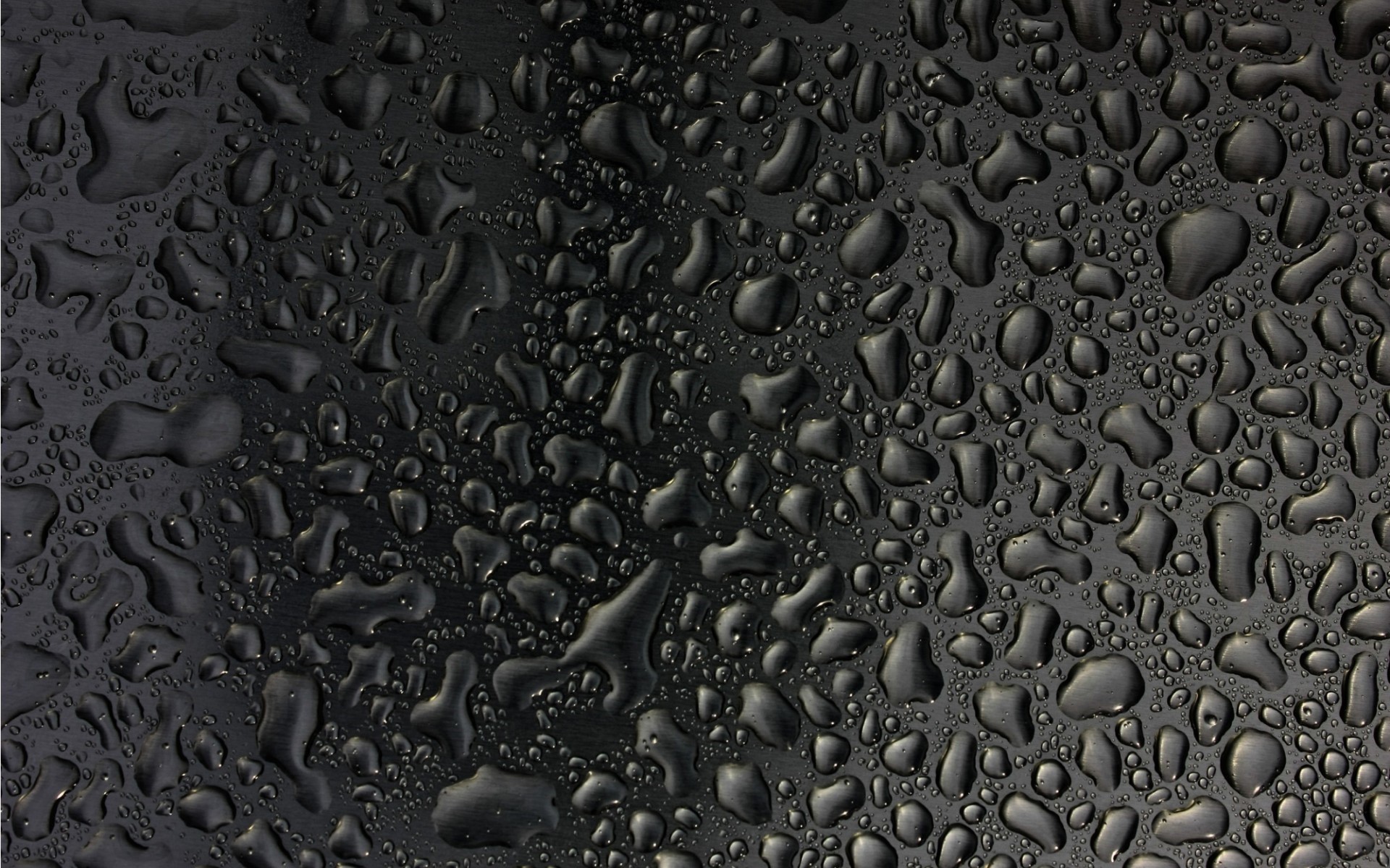 Капли конденсата, черный фон