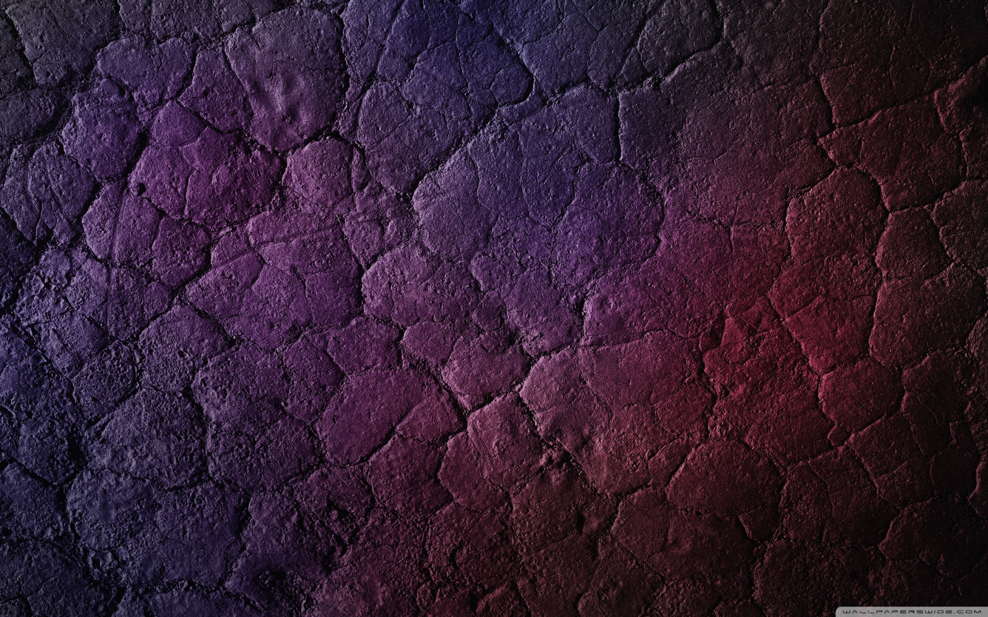 Фиолетово розовая сухая земля