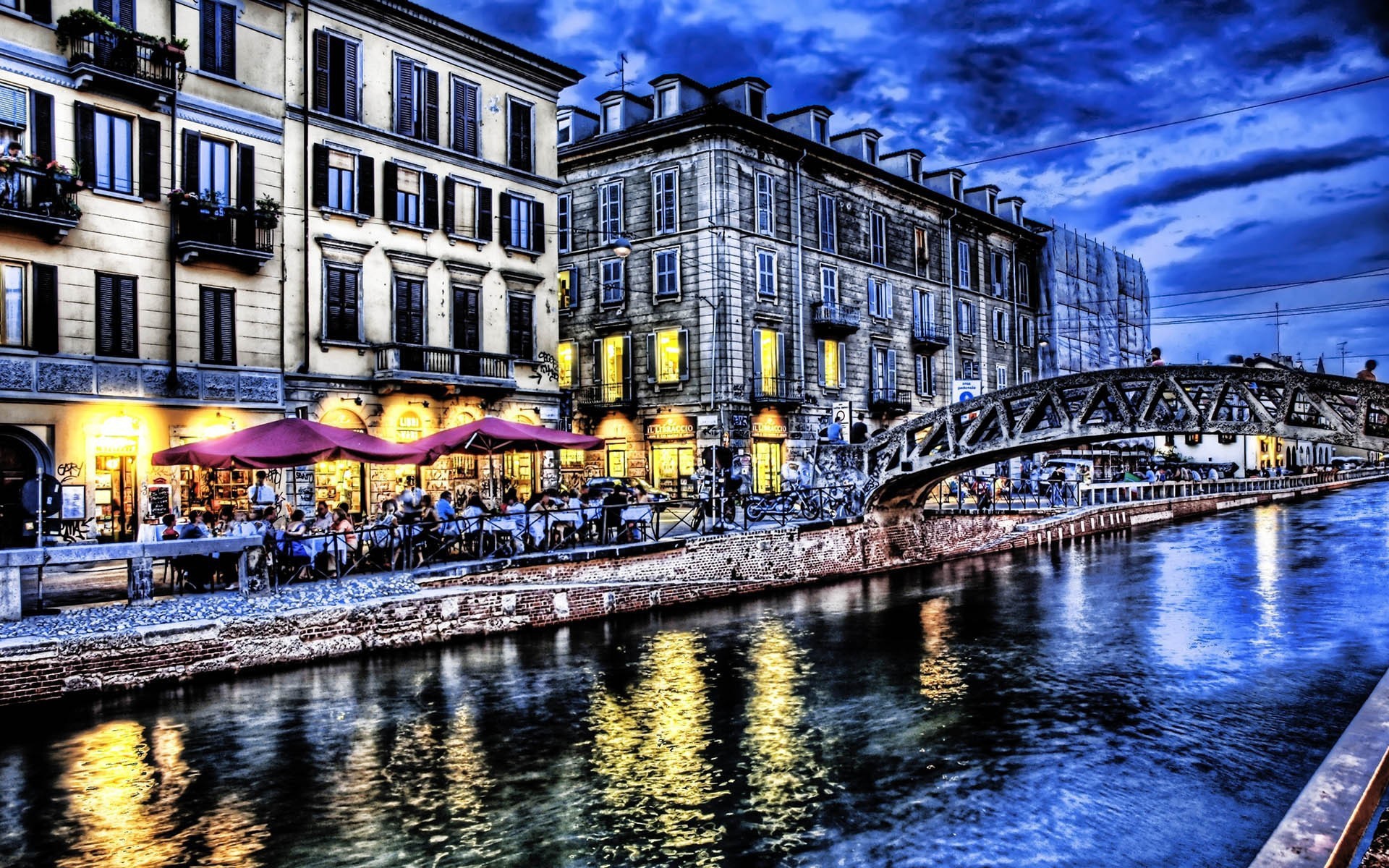 Набережная в старинном городе, фото HDR