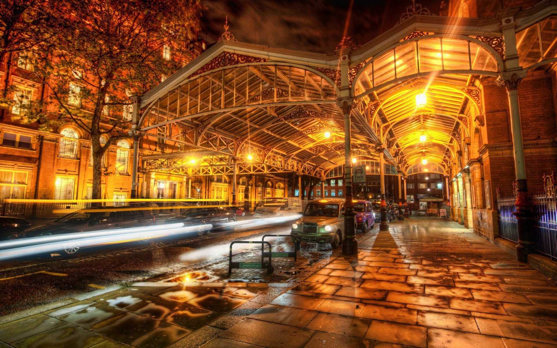 Навес над улицей