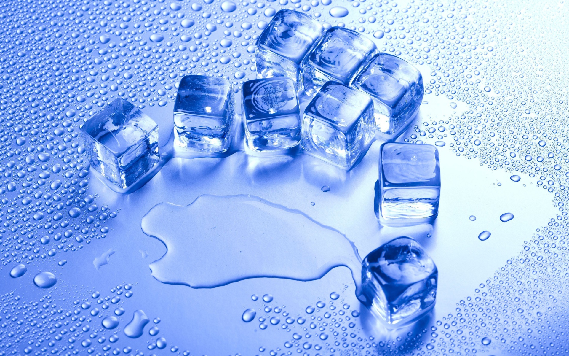 Подтаявшие кубики льда