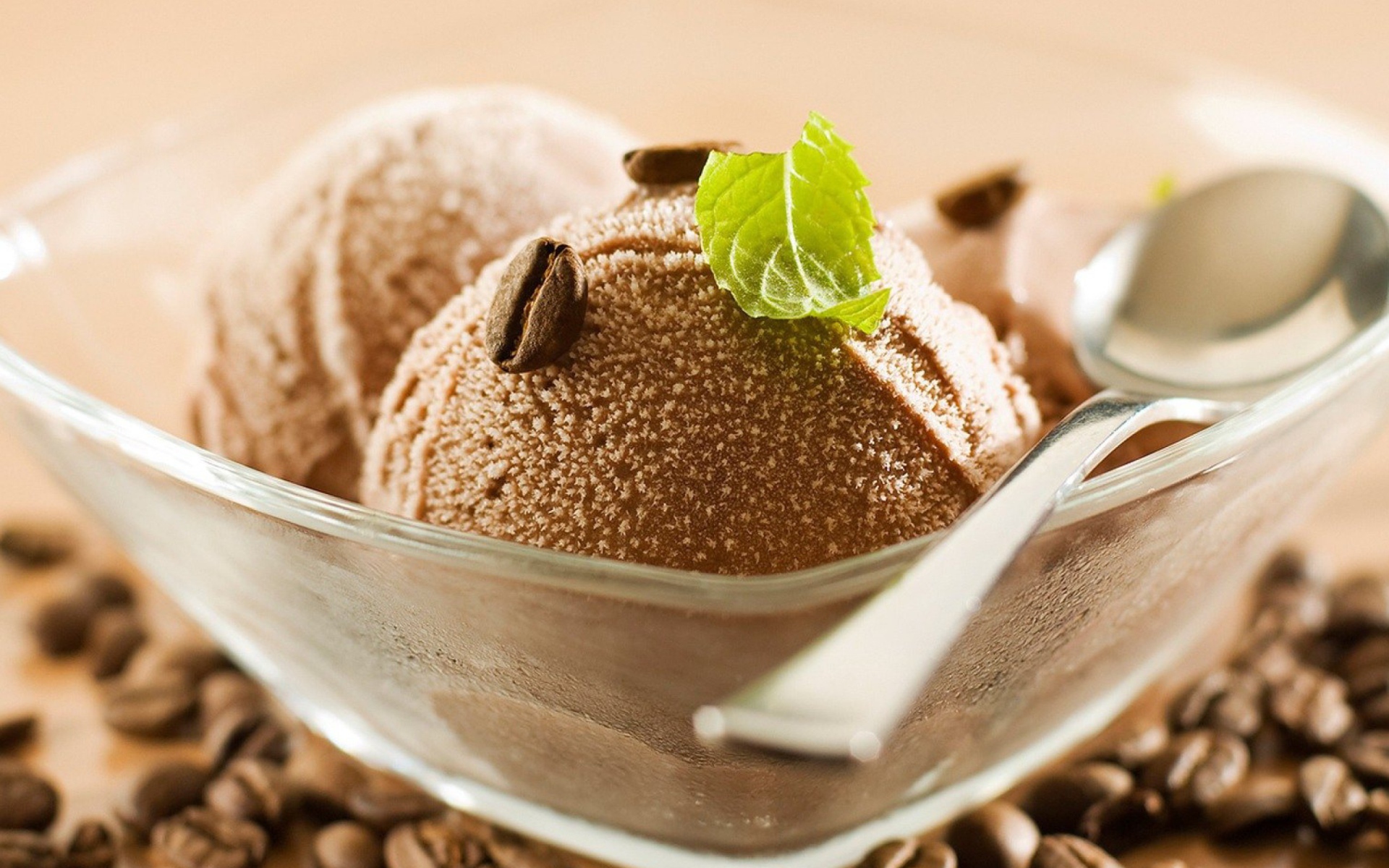 Кофейное мороженое в мисочке