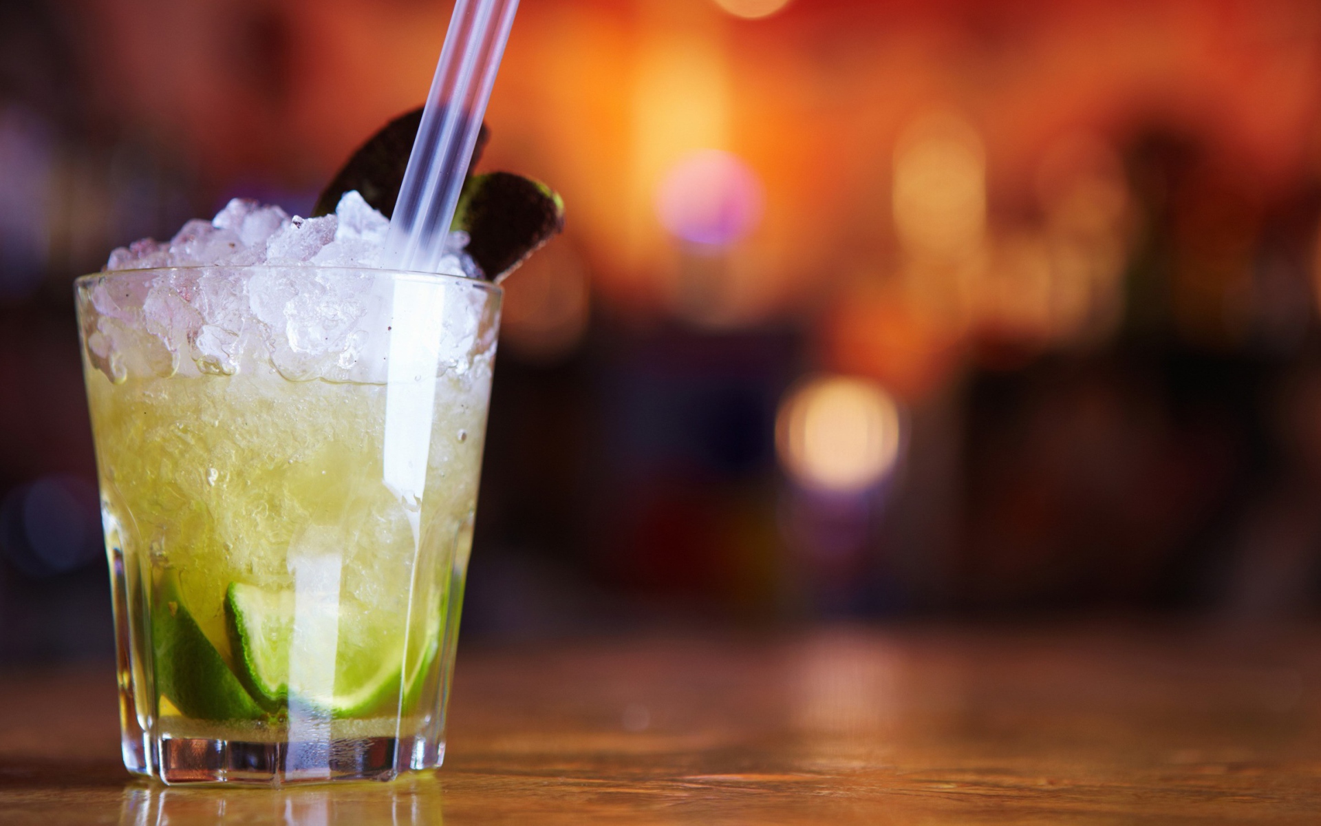 Напиток из лайма со льдом