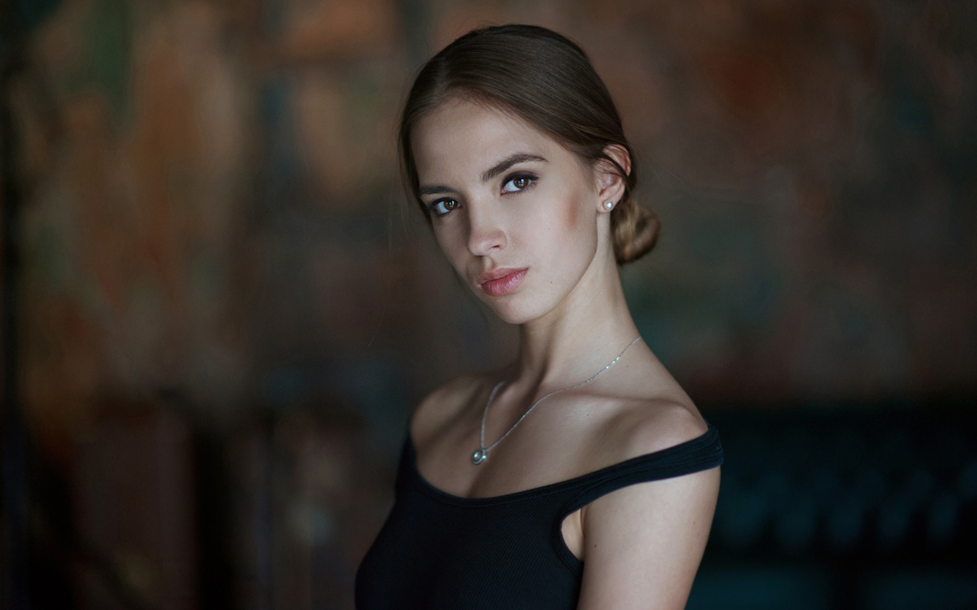 Брюнетка Виктория Лукина