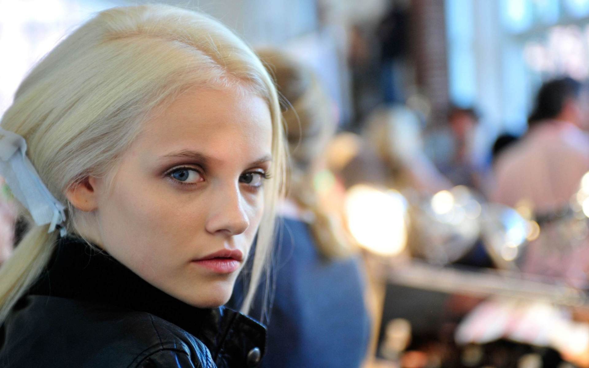 Блондинка модель Гинта Лупина