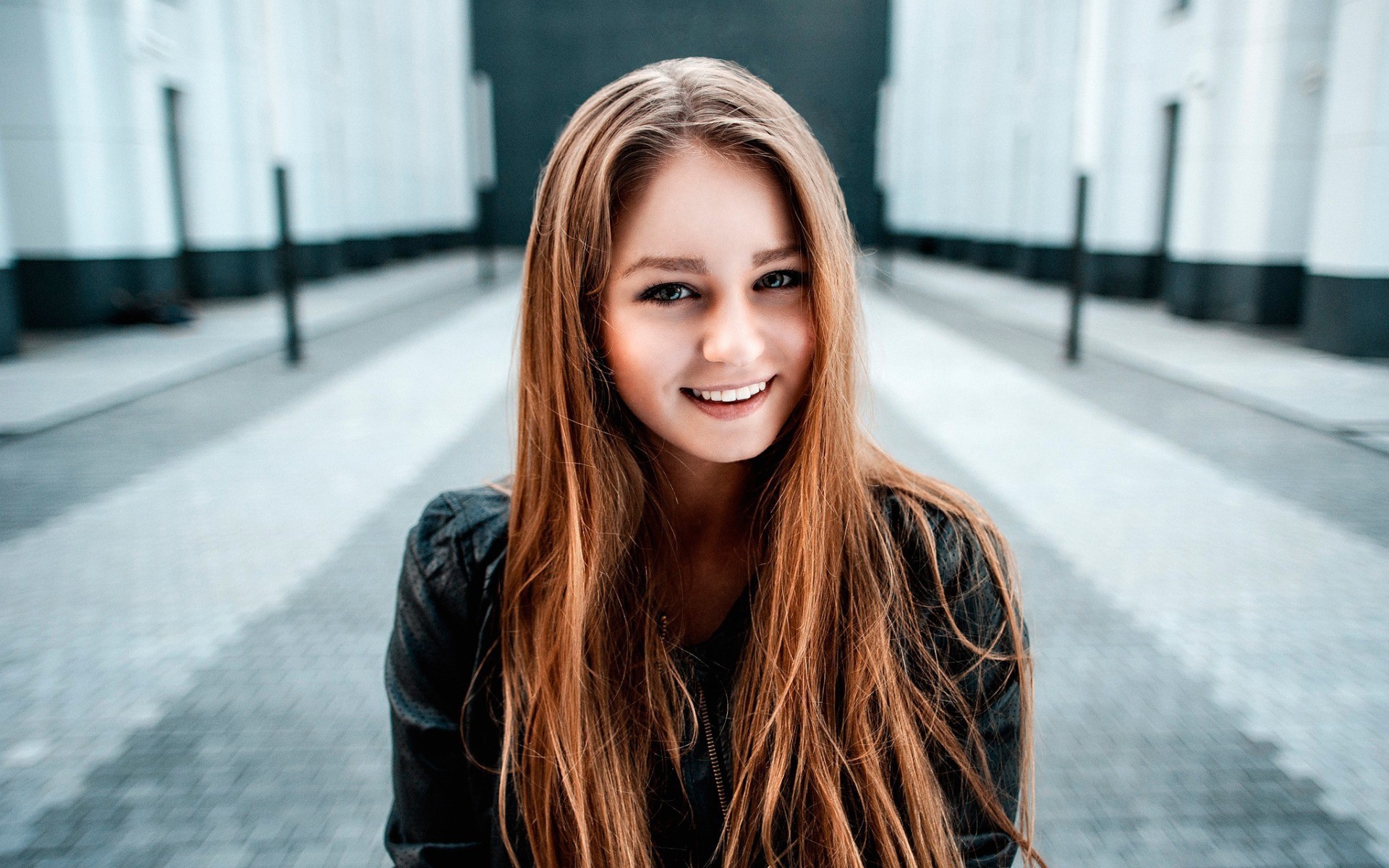 Smiling beautiful girl, photo George Chernyad'ev