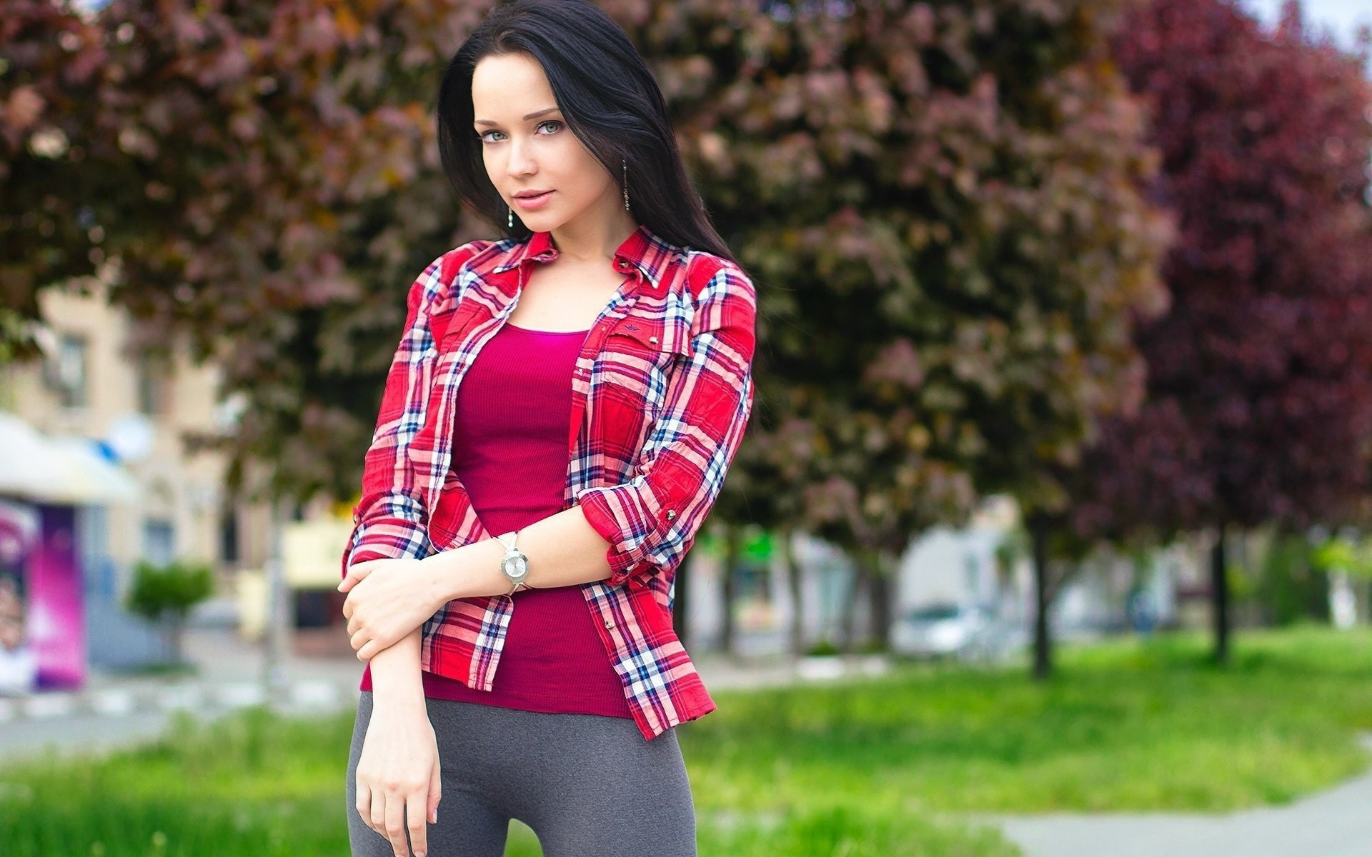 Брюнетка Ангелина Петрова