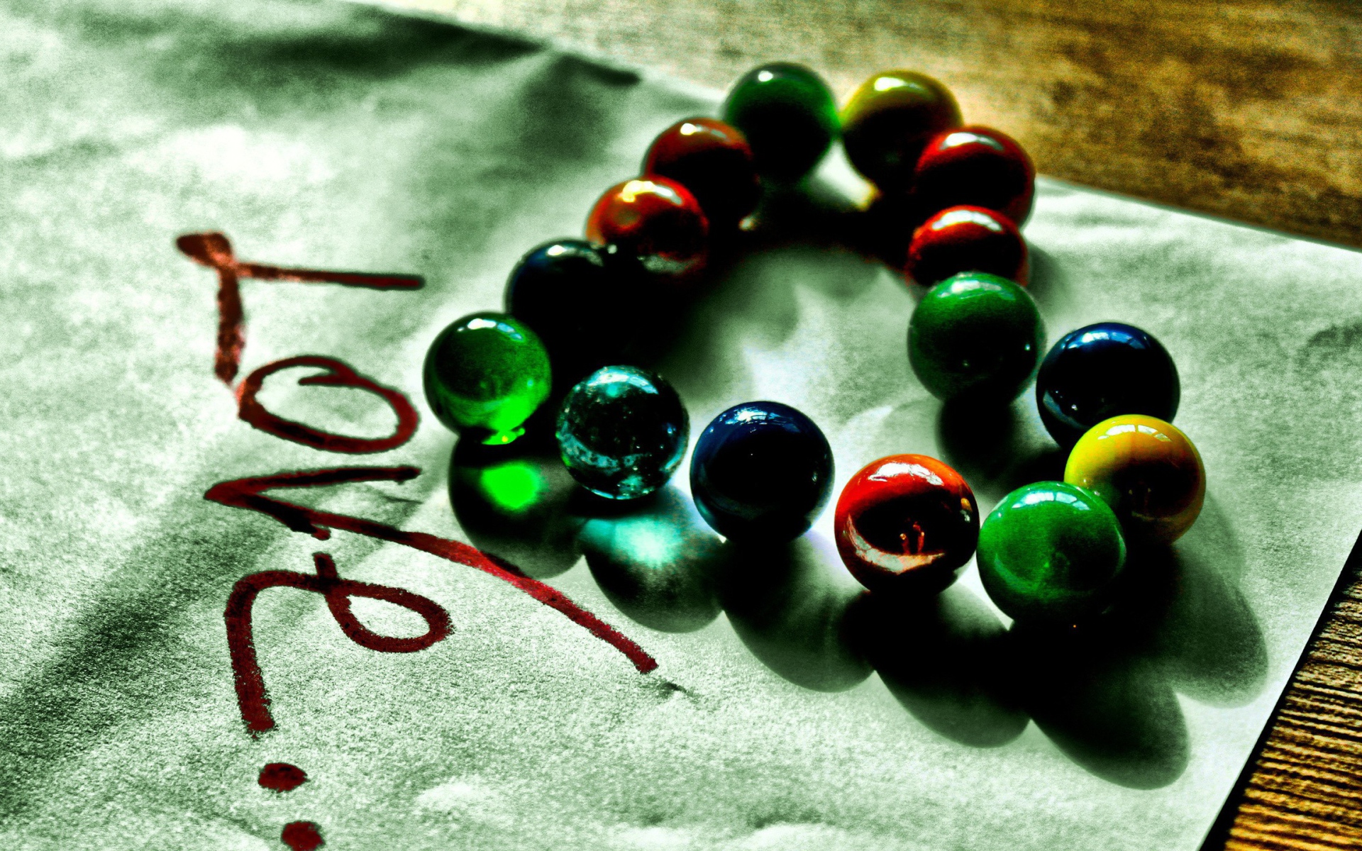 Сердце из стеклянных шариков