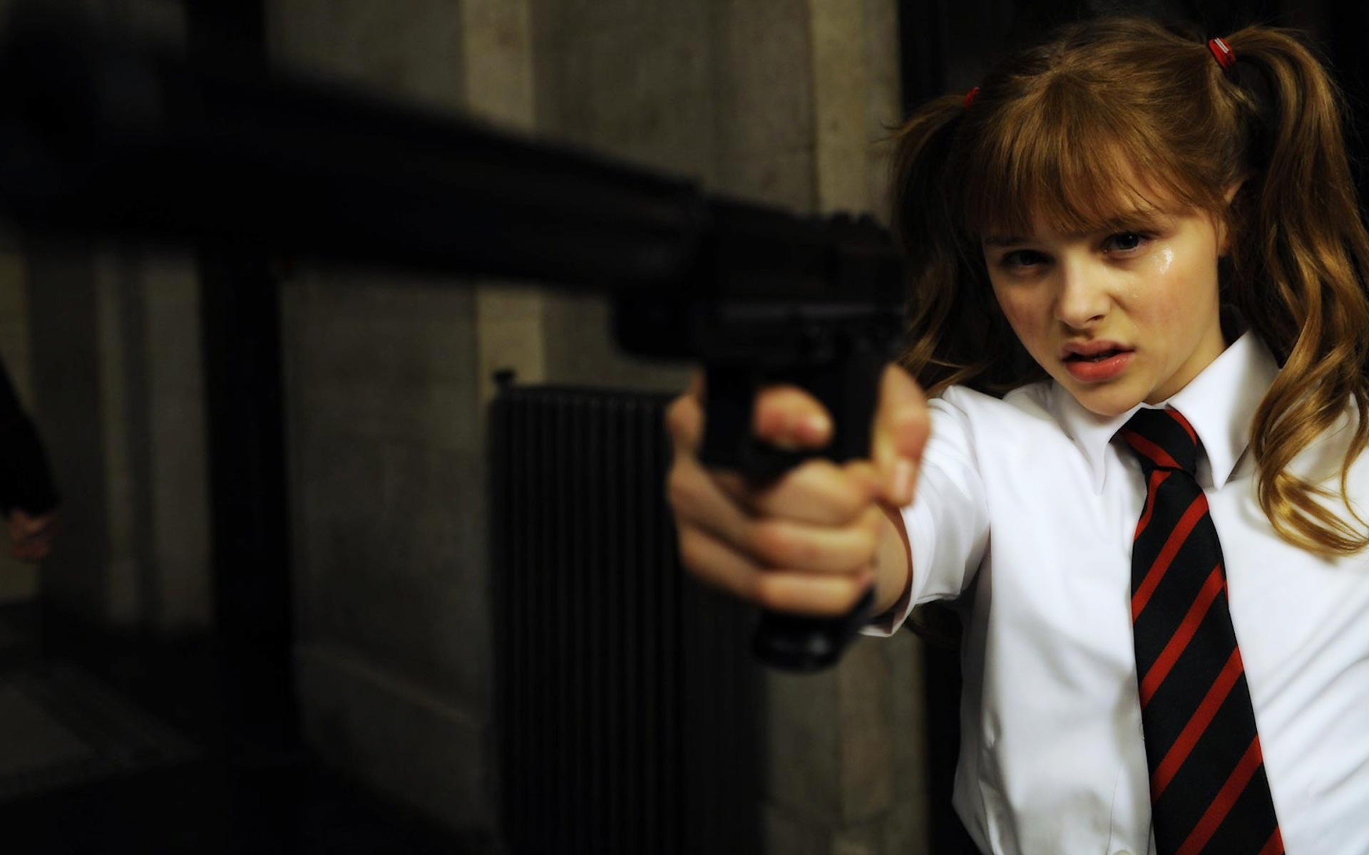 Девочка с пистолетом в фильме Пипец