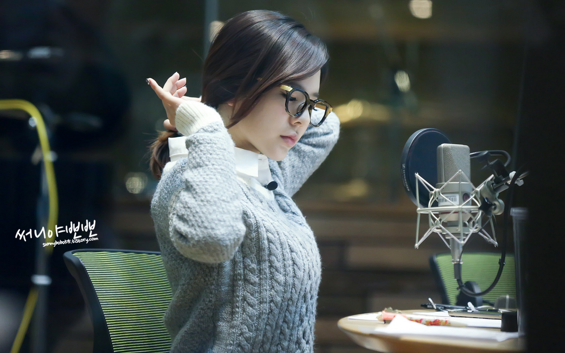 Певица у микрофона, Girls’ Generation