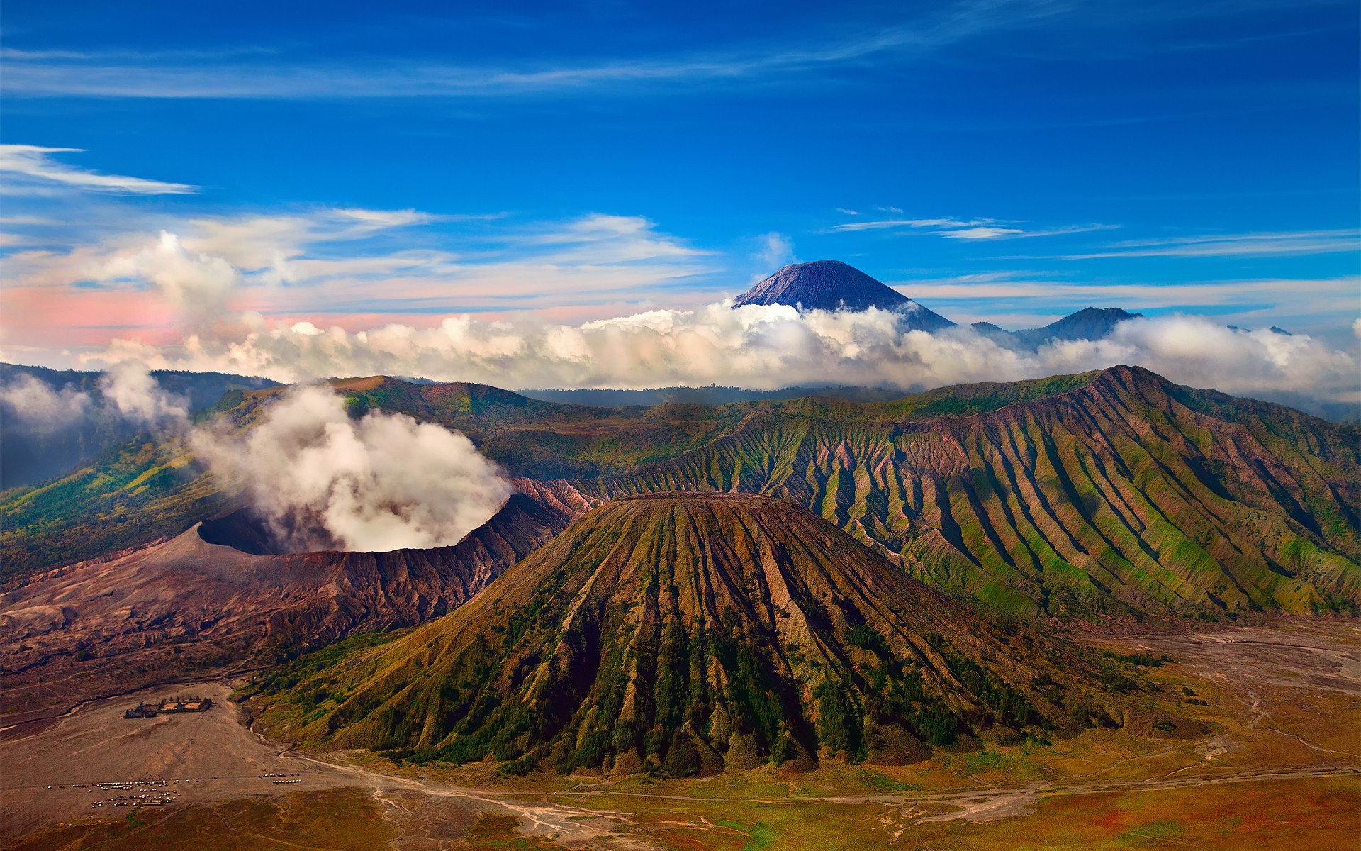 Вулкан в Индонезии