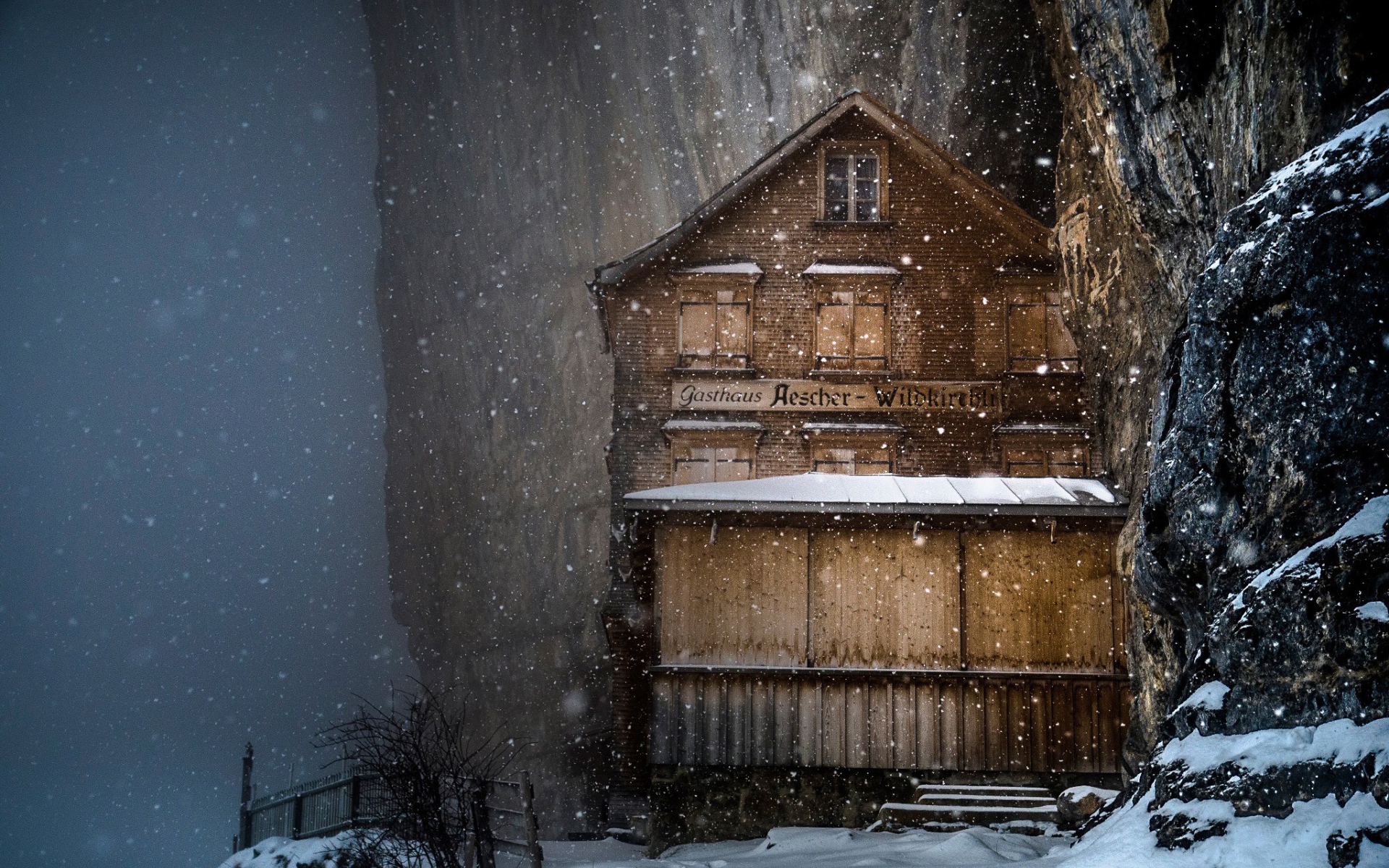 Старинная гостиница в горах, Швейцария