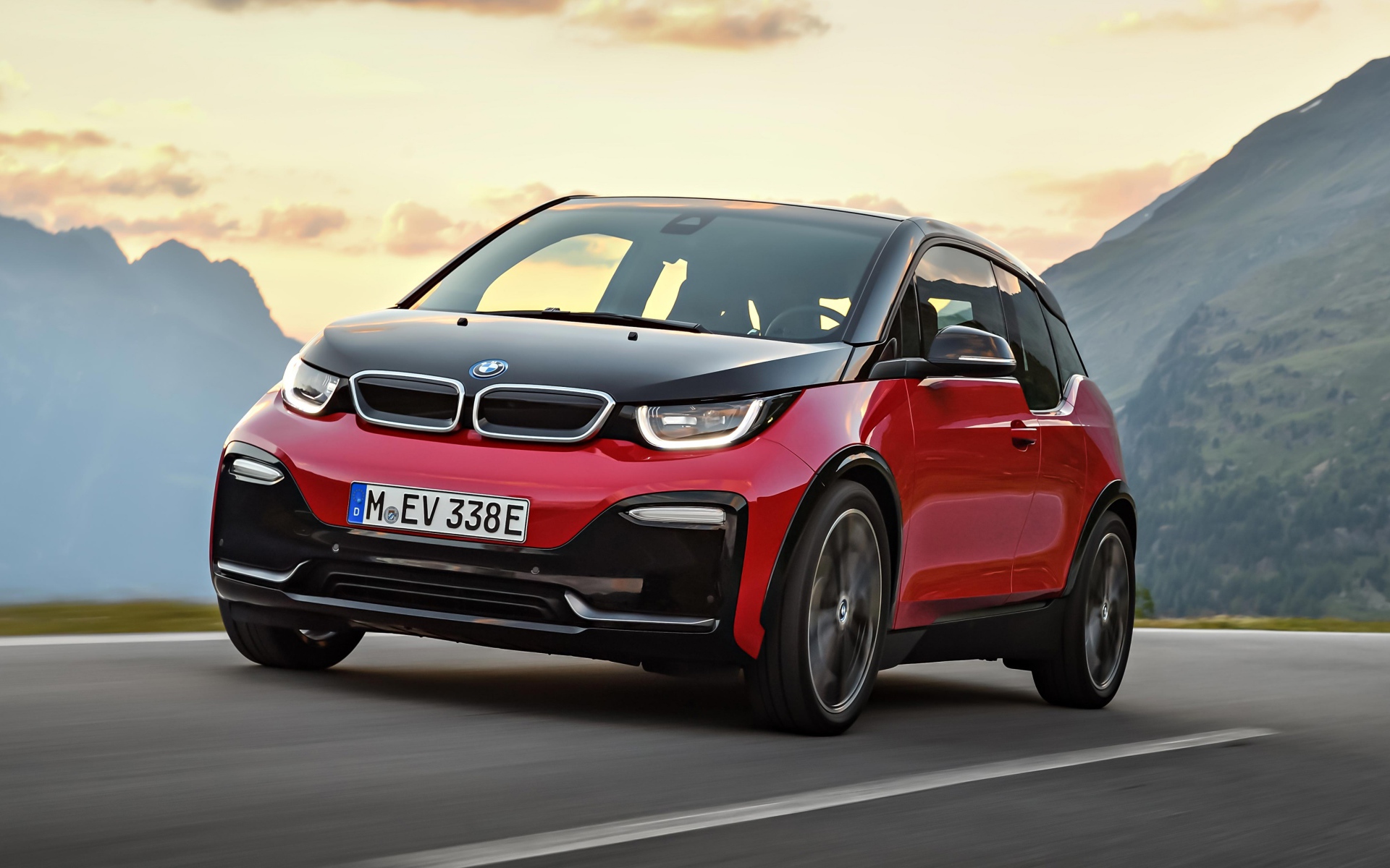 Миниатюрный электромобиль BMW i3s, 2018 года