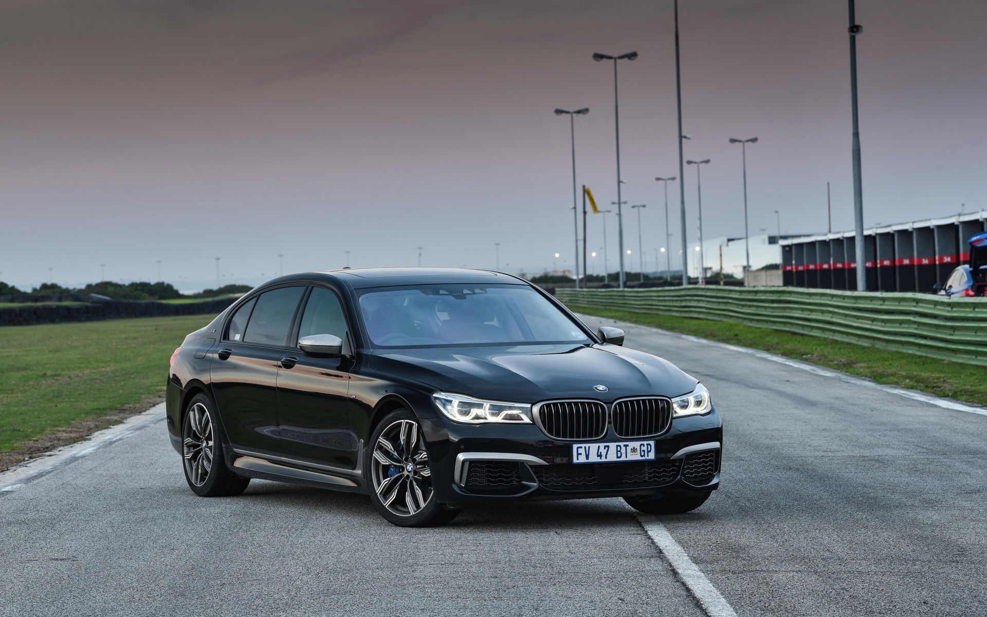 Стильный черный автомобиль BMW M4 DTM Champion Edition, 2017