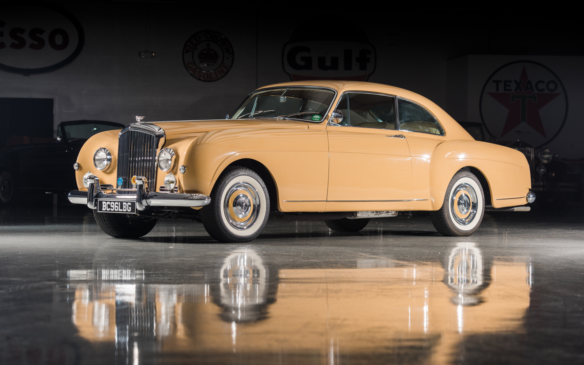Ретро автомобиль Bentley S1 Continental Sports Saloon by Mulliner LHD 