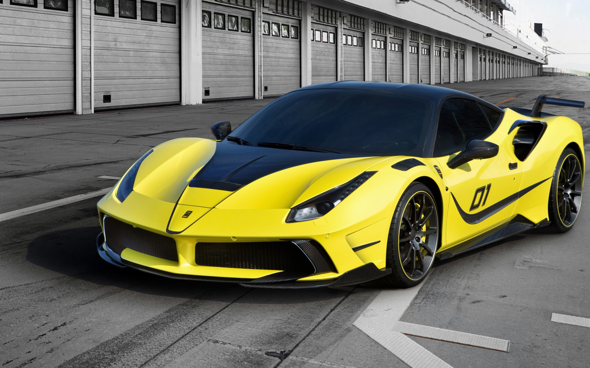 Мощный автомобиль Ferrari 488 GTB Siracusa желтого цвета