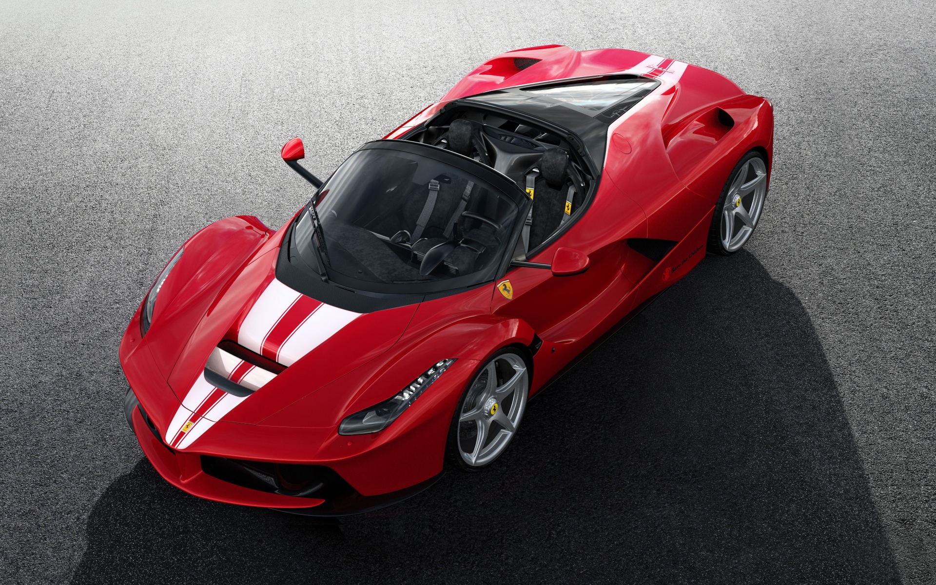 Красный спортивный автомобиль Ferrari LaFerrari Aperta вид сверху