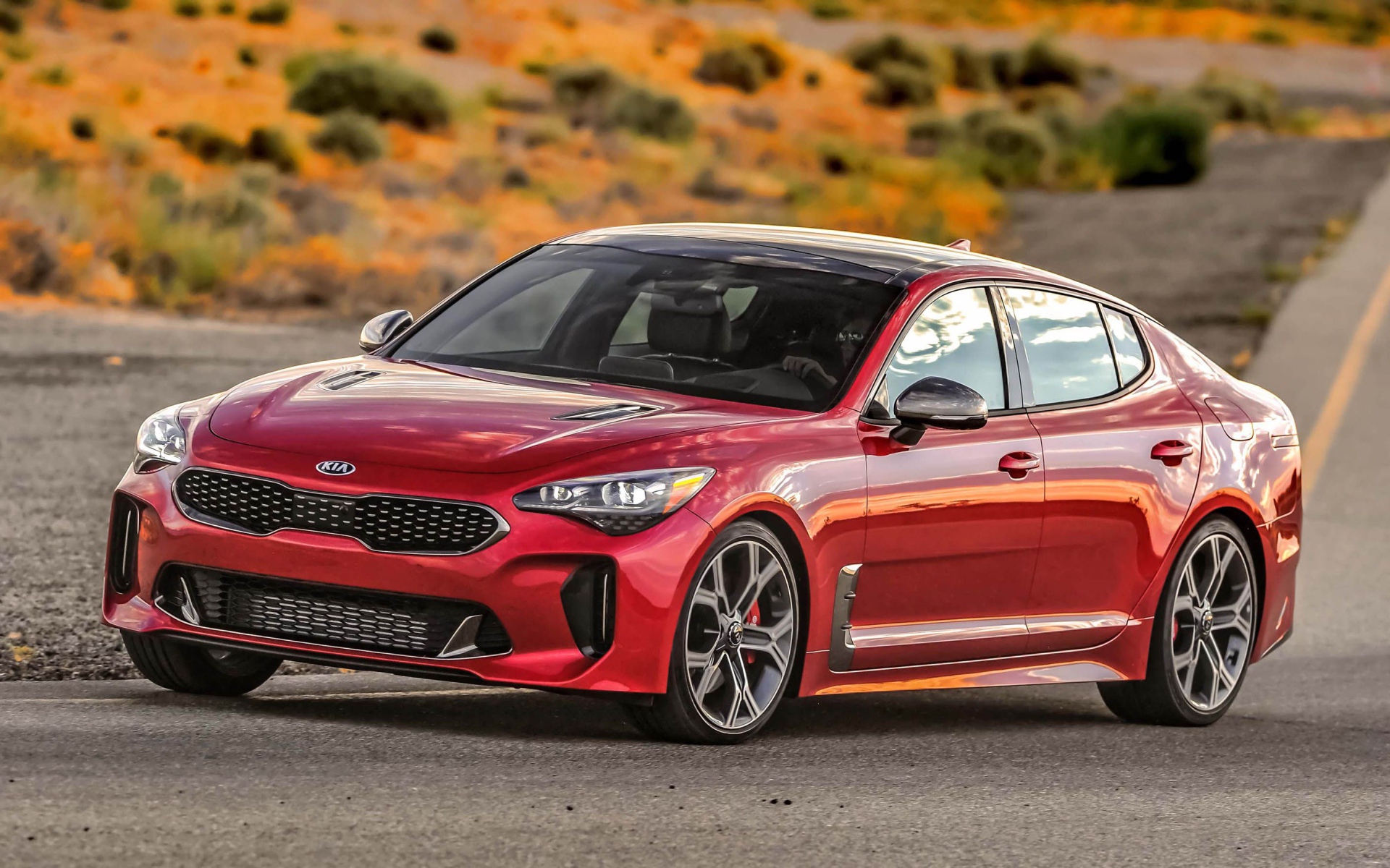 Красный автомобиль Kia Stinger GT2 RWD, 2018