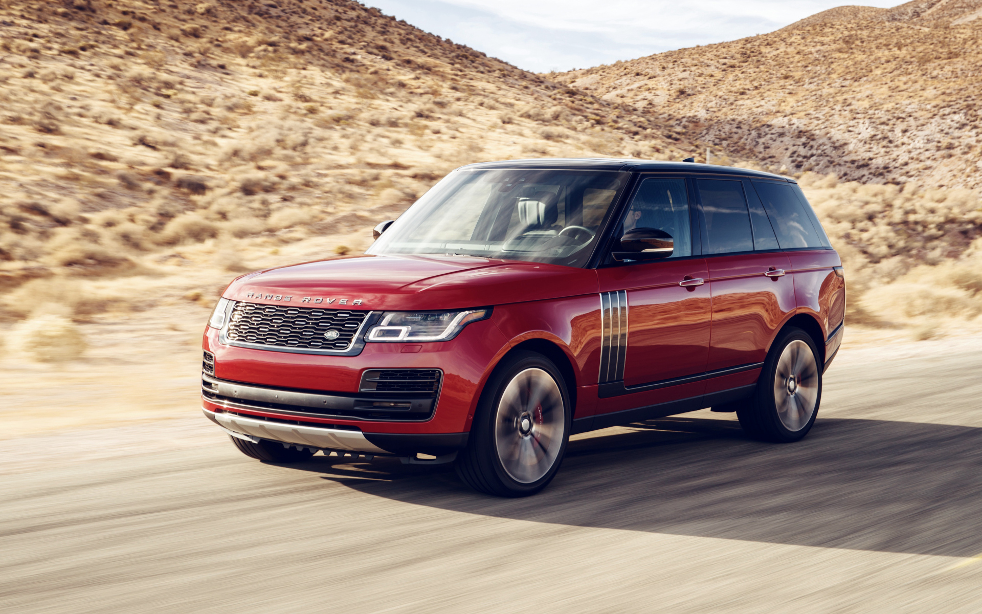 Красный стильный внедорожник Range Rover SVAutobiography Dynamic, 2018