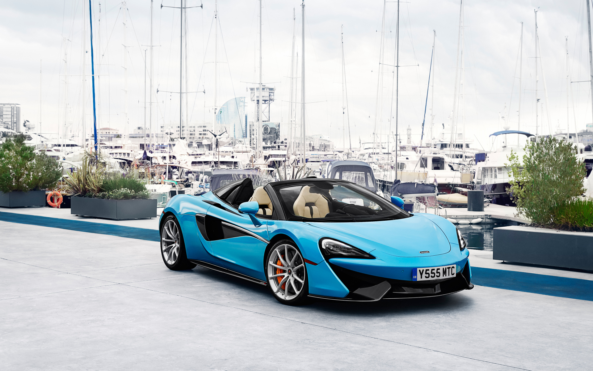 Спортивный автомобиль McLaren 570S Spider, 2018