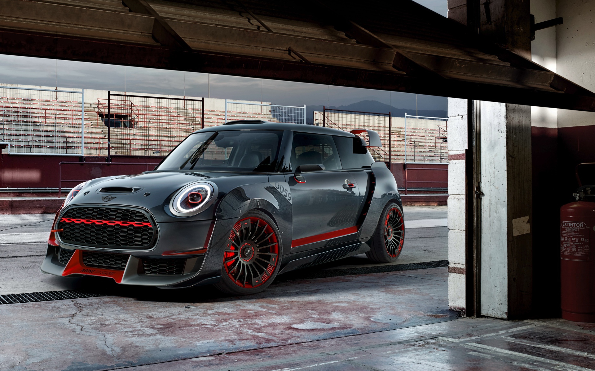Стильный автомобиль Mini John Cooper Works GP Concept, 2017
