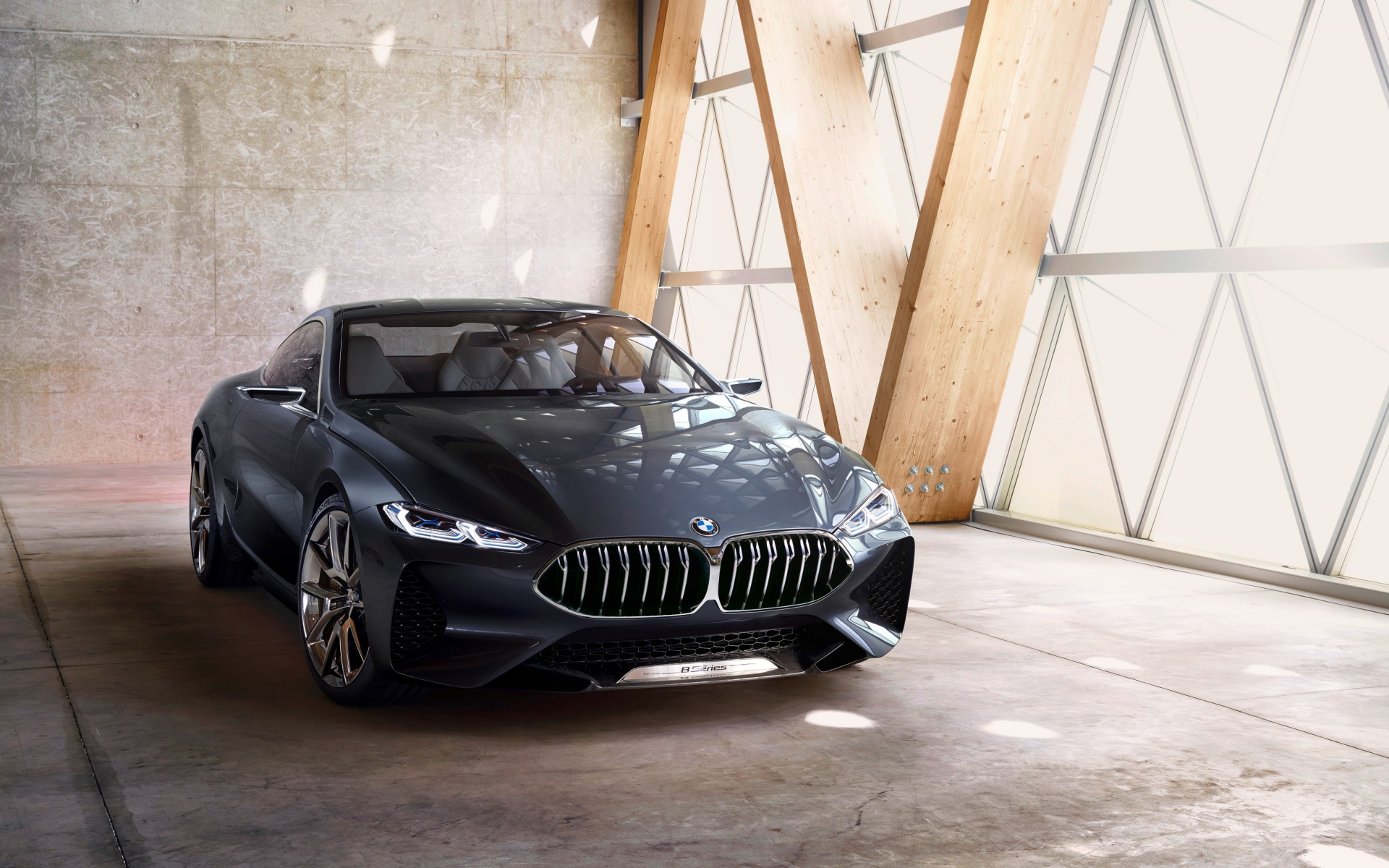 Серебристый автомобиль BMW Concept 8 Series, 2018