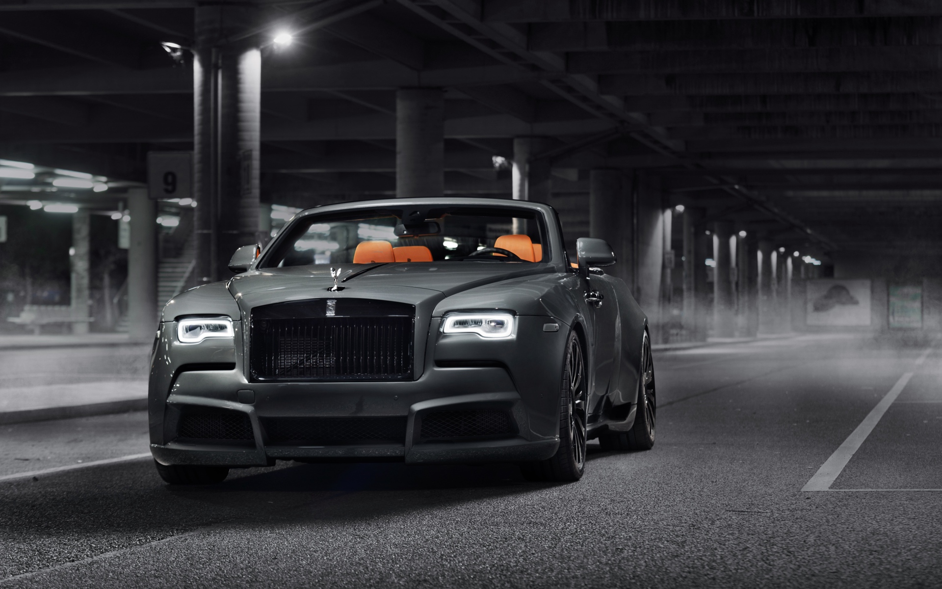 Серебристый автомобиль Rolls-Royce Dawn Overdose, 2017